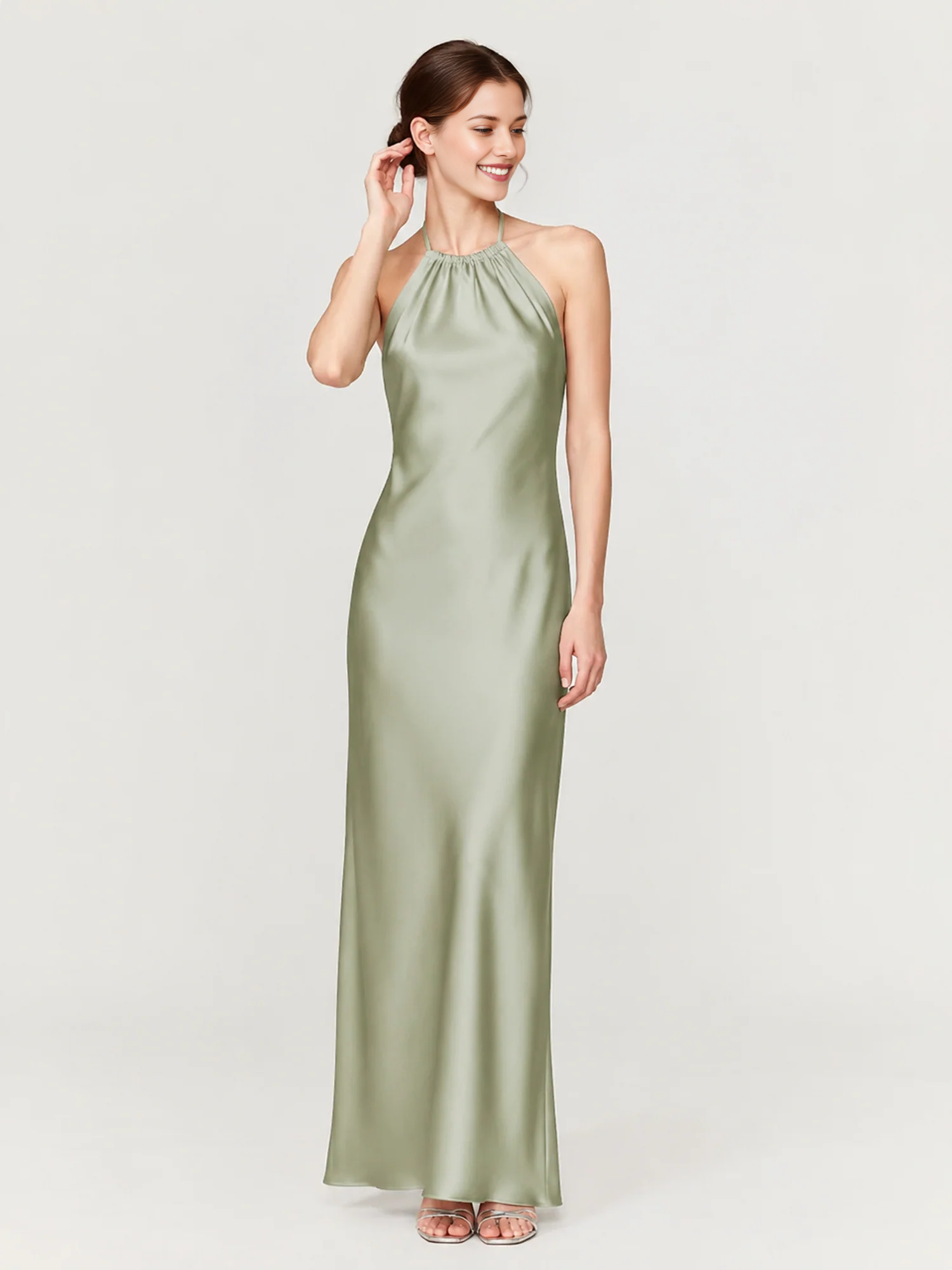 Vestido largo de dama de honor con hombros descubiertos, escote corazón, cintura plisada de tul y lazo en la espalda.