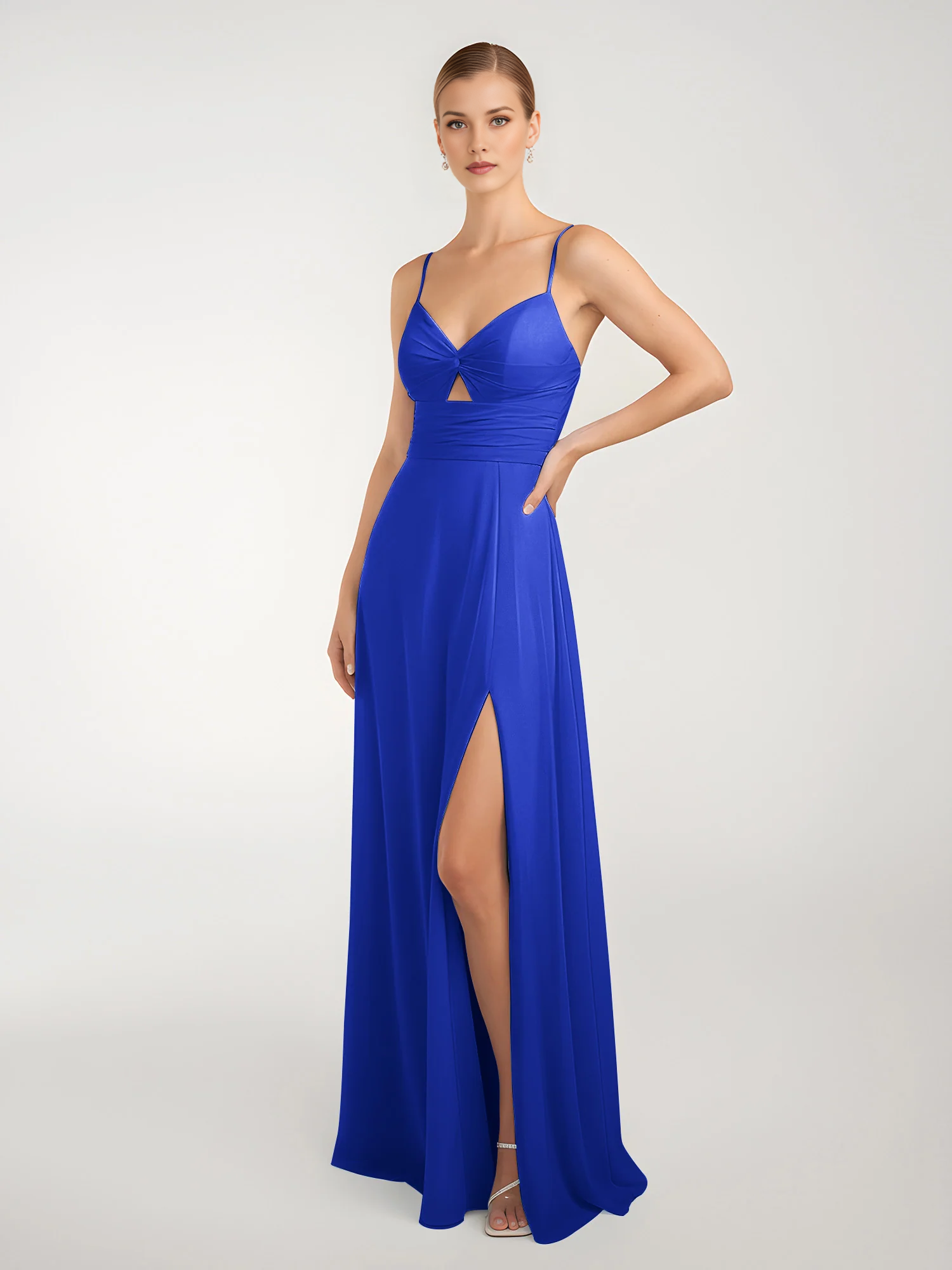 Vestido de dama de honor largo hasta el suelo de raso con cuello desbocado, tirantes finos y espalda cruzada