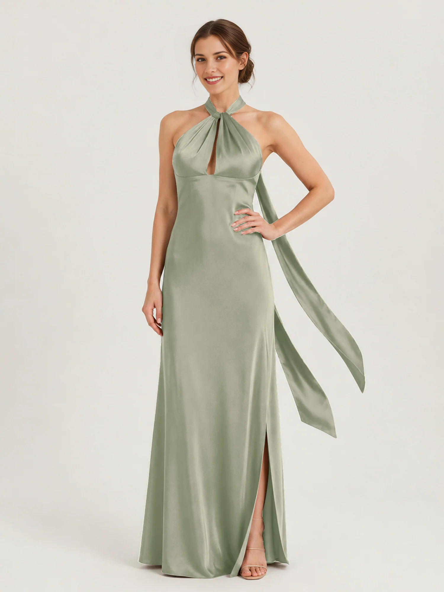 Vestido largo de dama de honor con hombros descubiertos, escote corazón, cintura plisada de tul y lazo en la espalda.