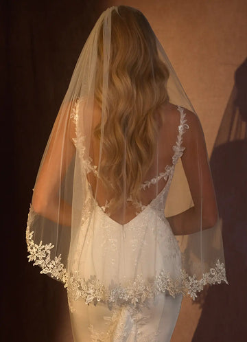 Romantic Sheer Tulle Floral Lace Hip Length Bridal Wedding Veil