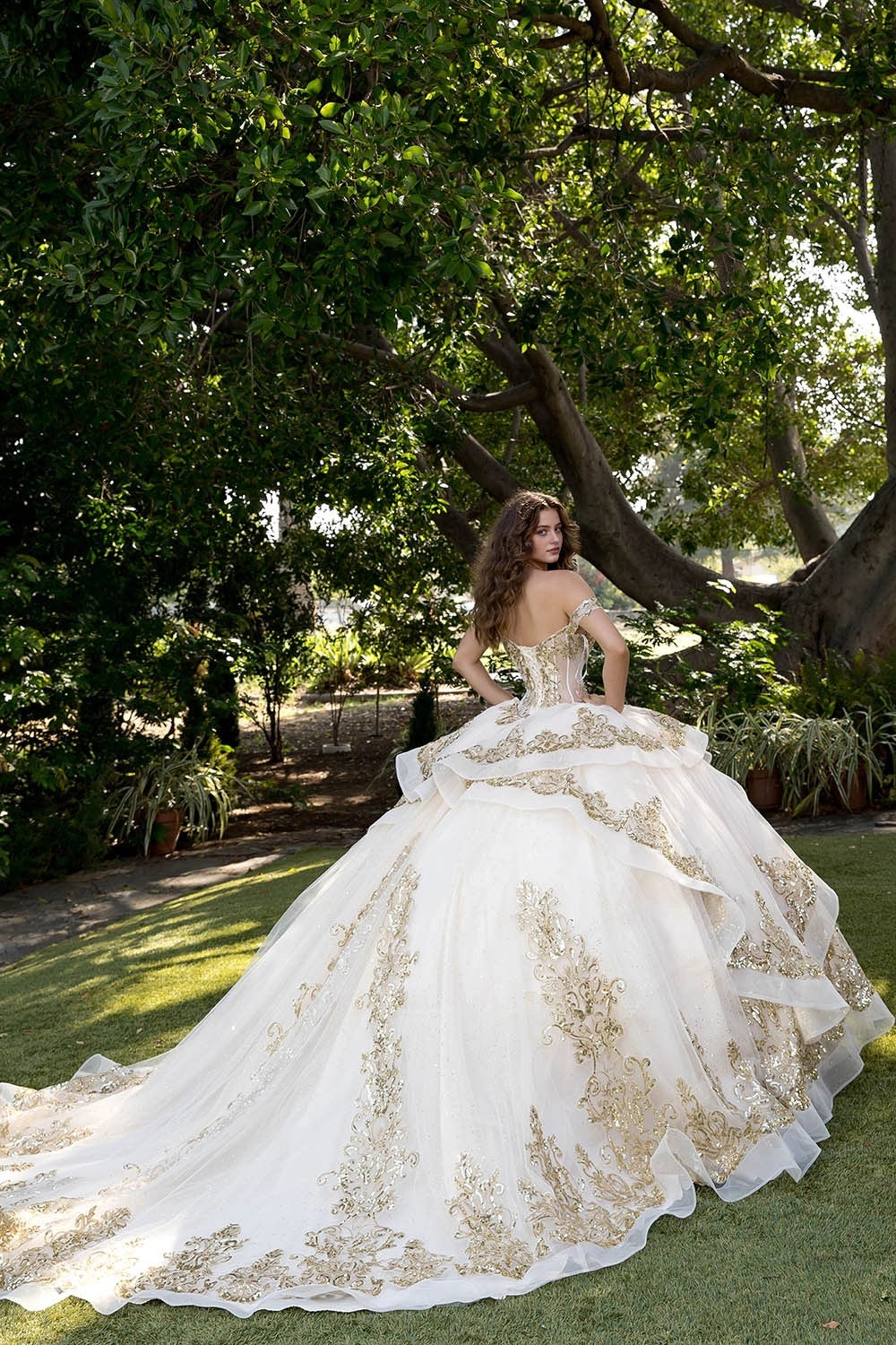 Luxury Ball Gown Sweetheart Off‑Shoulder Corset Back Chapel Train Quinceanera Dress
