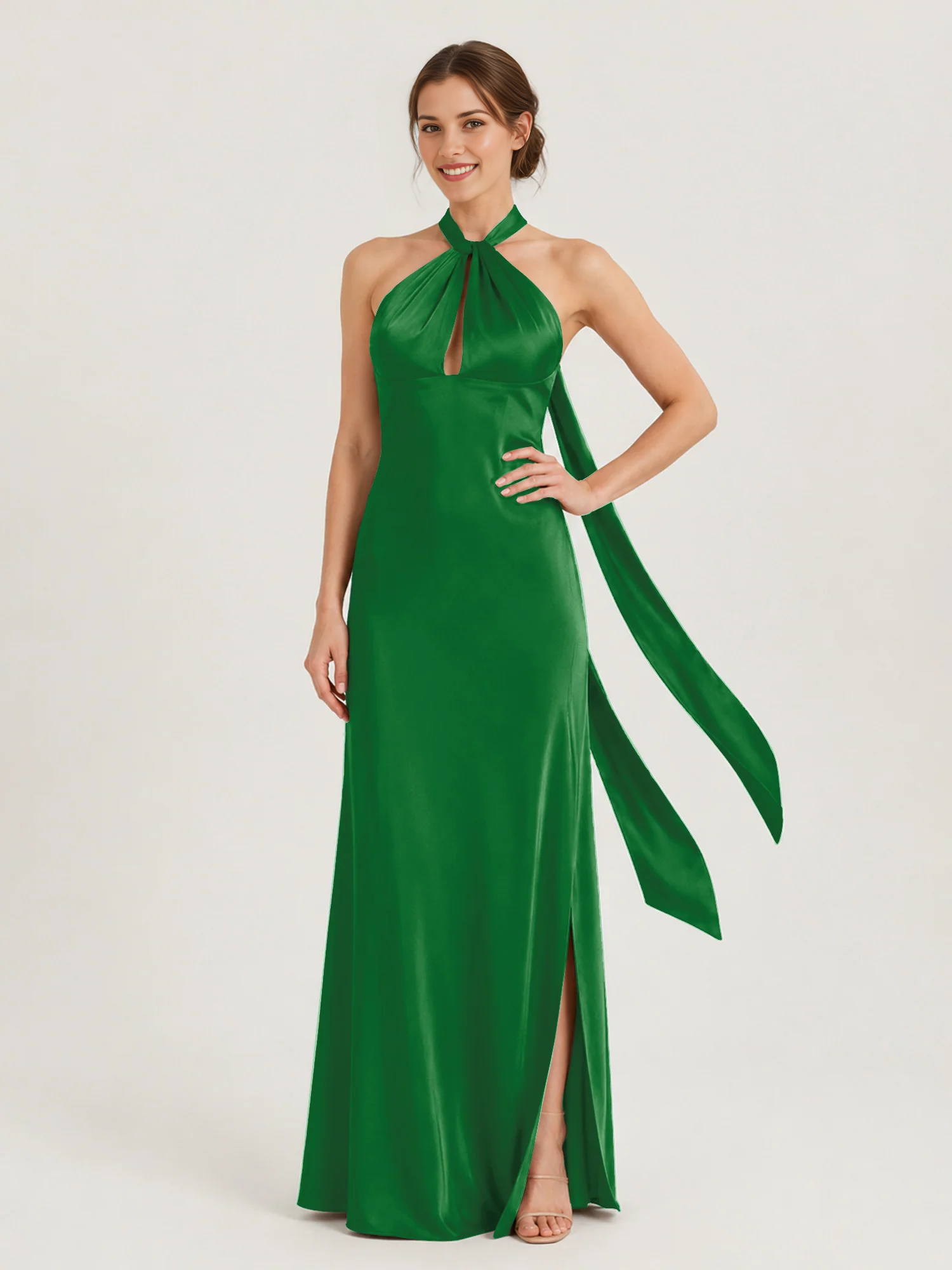 Vestido largo de dama de honor con hombros descubiertos, escote corazón, cintura plisada de tul y lazo en la espalda.