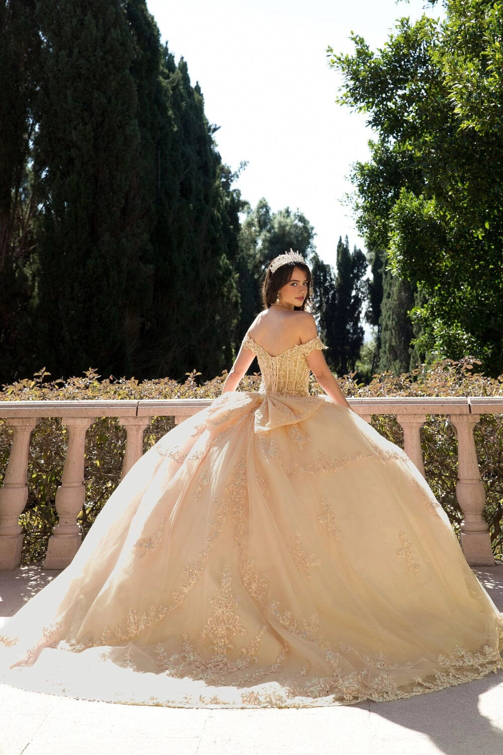 Elegant Ball Gown Sweetheart Off‑Shoulder Corset Back Court Train Quinceanera Dress