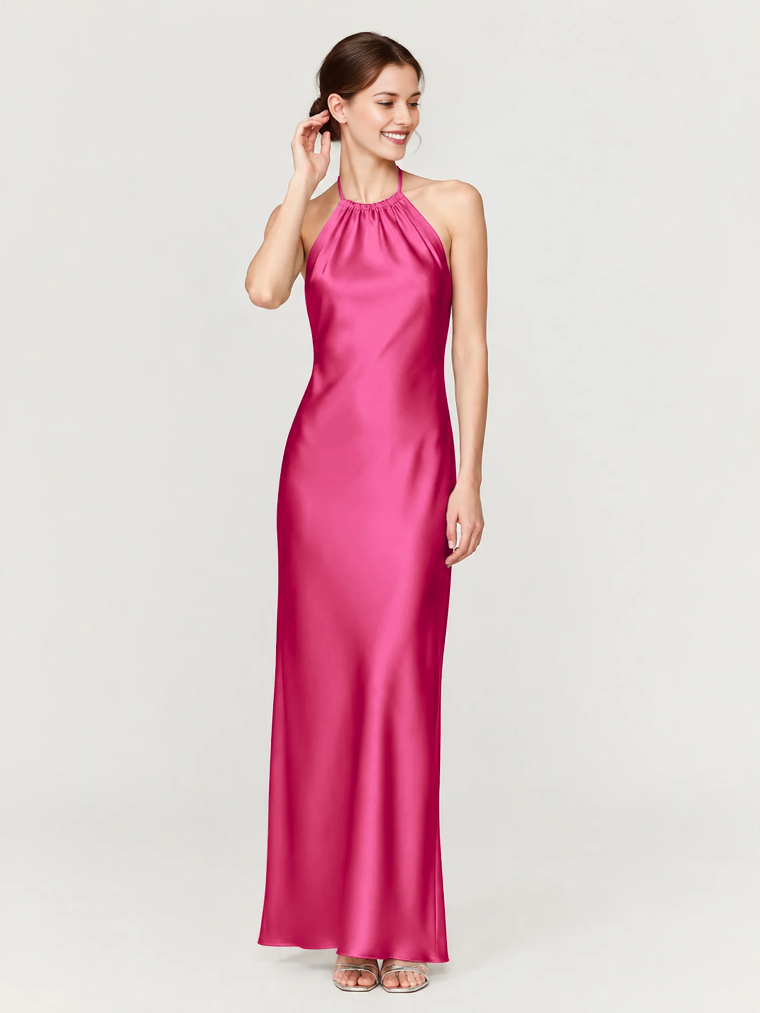 Vestido largo de dama de honor con hombros descubiertos, escote corazón, cintura plisada de tul y lazo en la espalda.