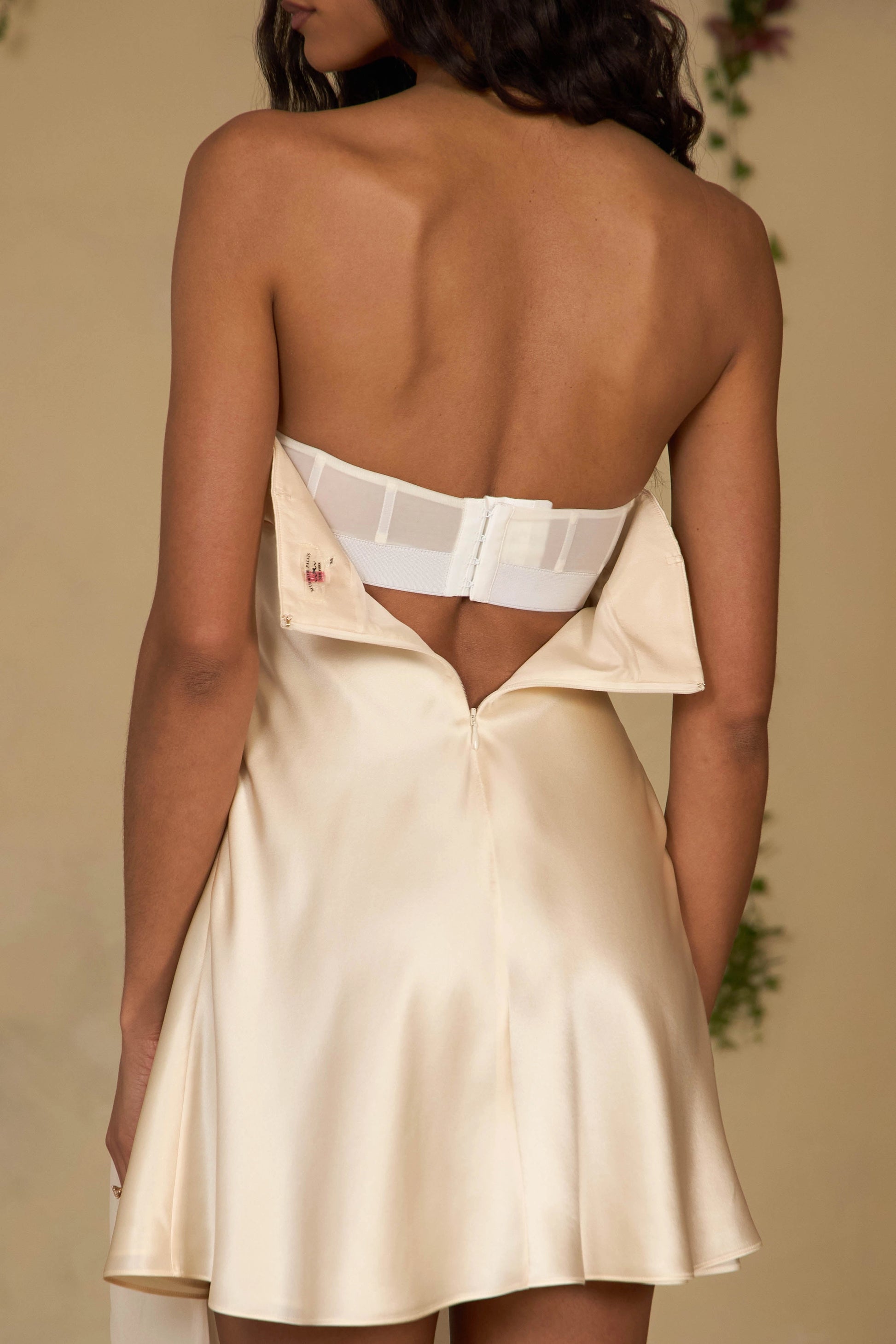 Elegant A‑Line Halter Sleeveless Bow Back Mini Homecoming Wedding Dress