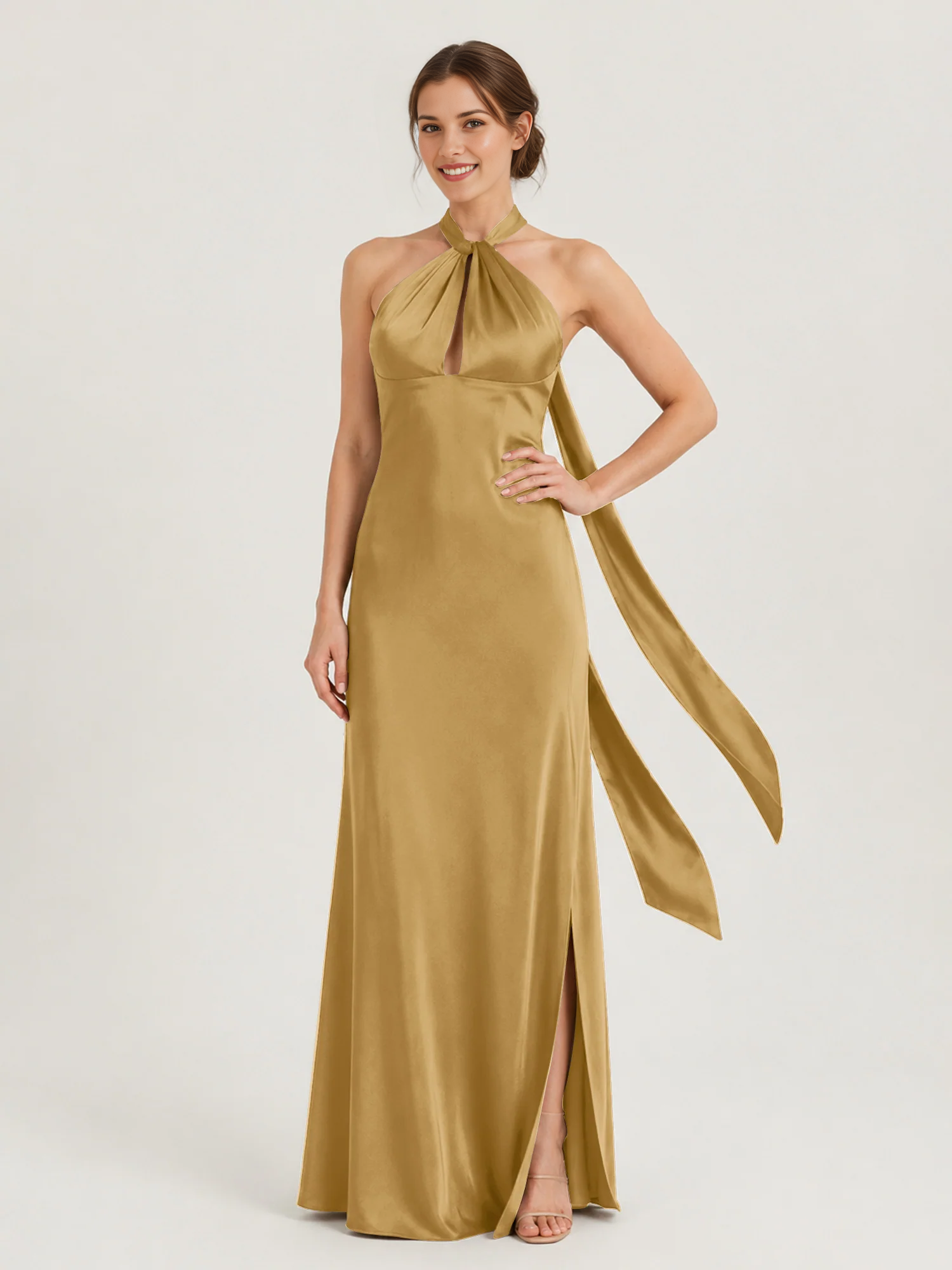 Vestido largo de dama de honor con hombros descubiertos, escote corazón, cintura plisada de tul y lazo en la espalda.