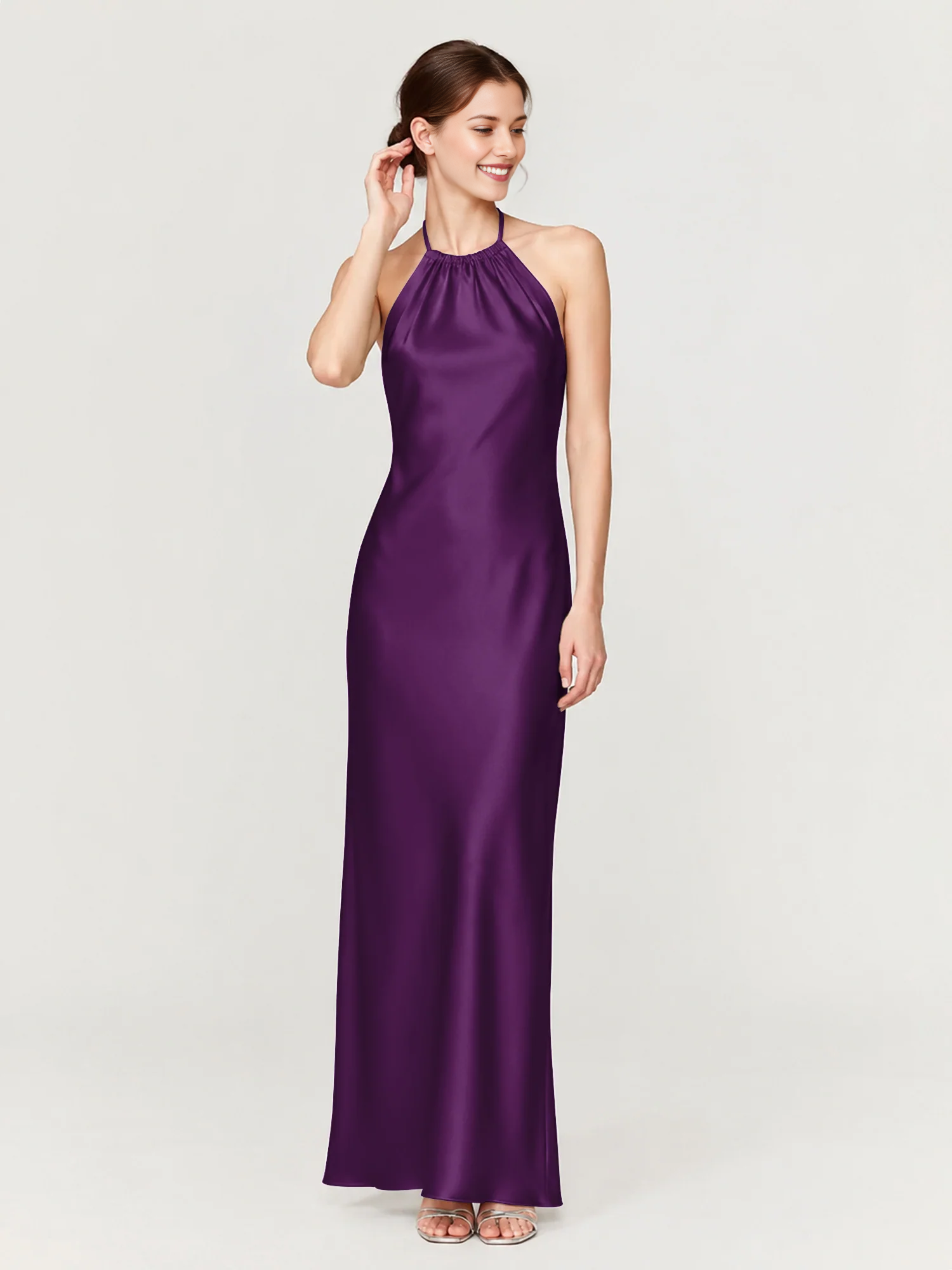 Vestido largo de dama de honor con hombros descubiertos, escote corazón, cintura plisada de tul y lazo en la espalda.