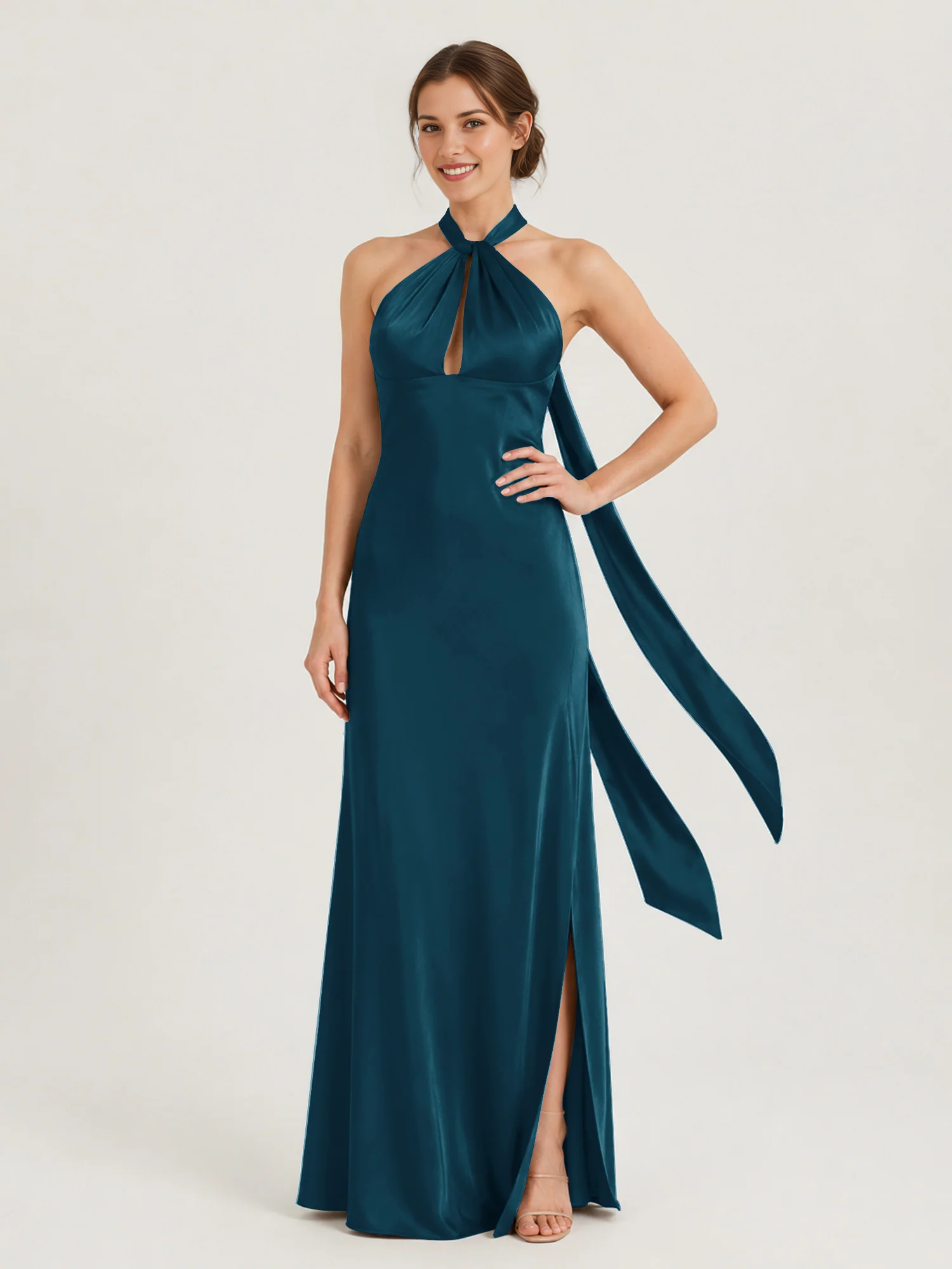Vestido largo de dama de honor con hombros descubiertos, escote corazón, cintura plisada de tul y lazo en la espalda.