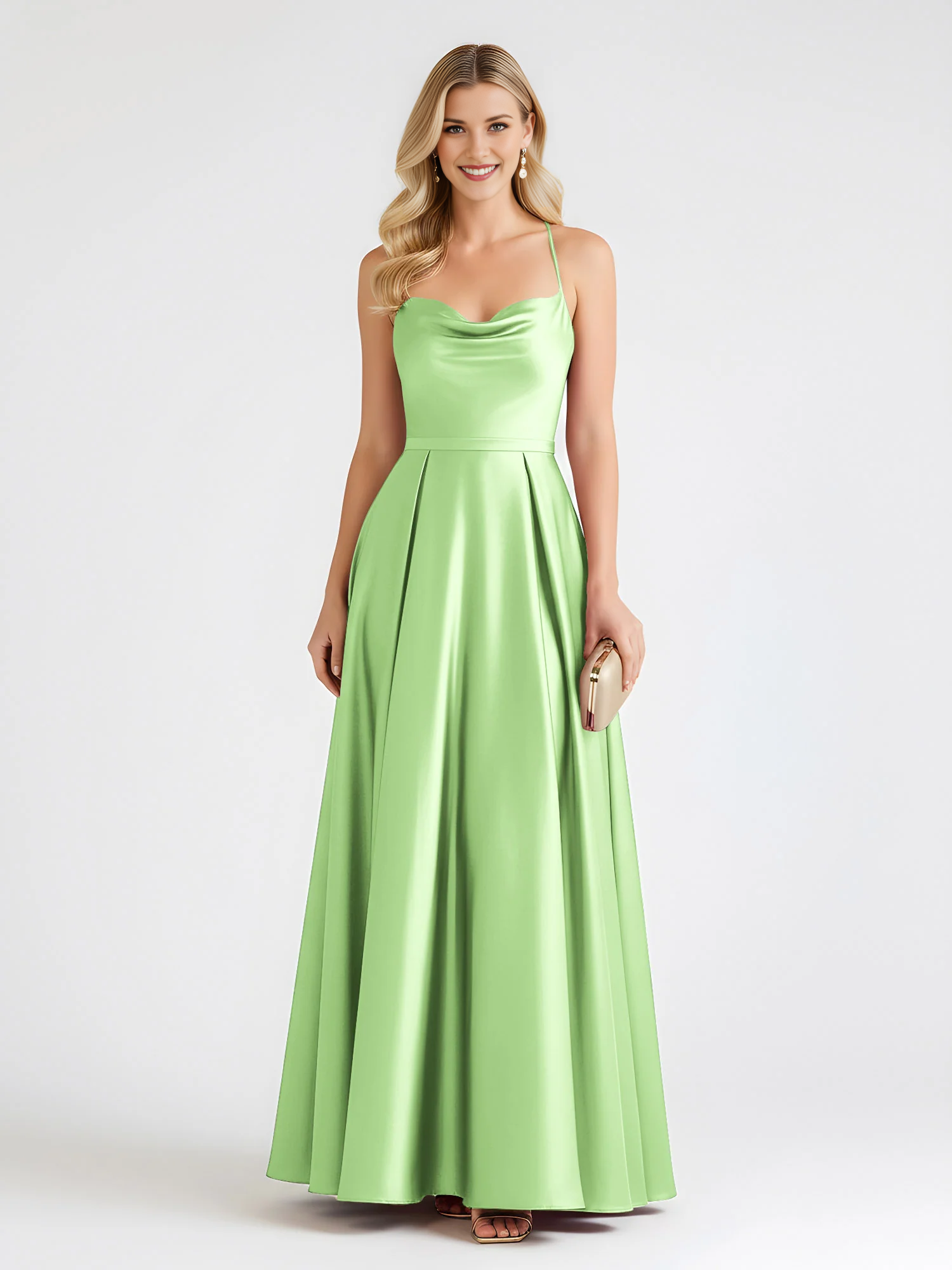 Vestido de dama de honor largo hasta el suelo de raso con cuello desbocado, tirantes finos y espalda cruzada