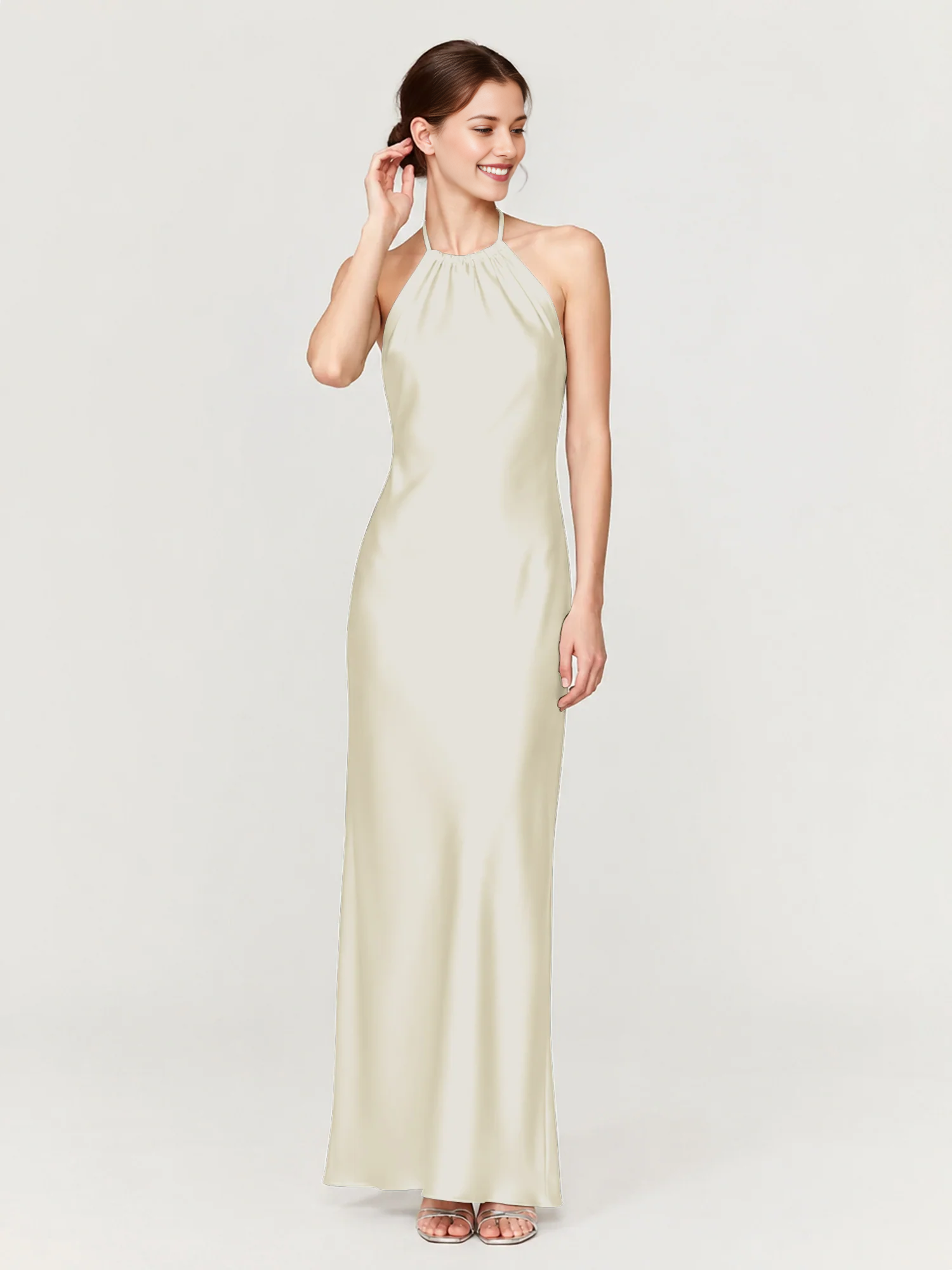 Vestido largo de dama de honor con hombros descubiertos, escote corazón, cintura plisada de tul y lazo en la espalda.