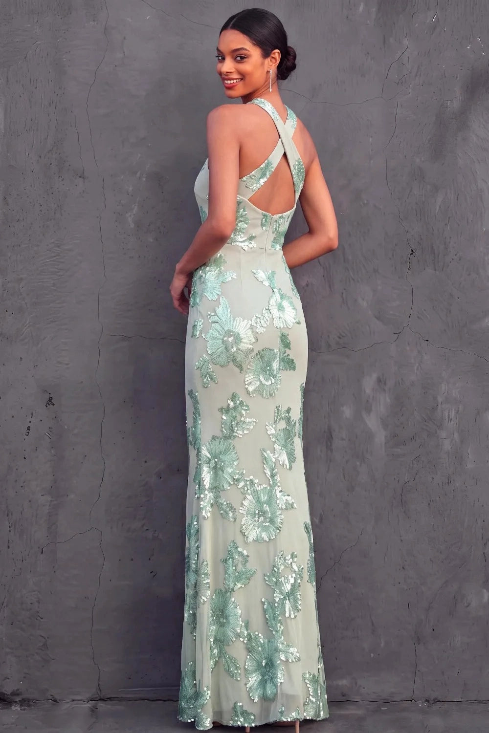 Elegant Mermaid Halter Sleeveless Crisscross‑Back Long Prom Bridesmaid Gown