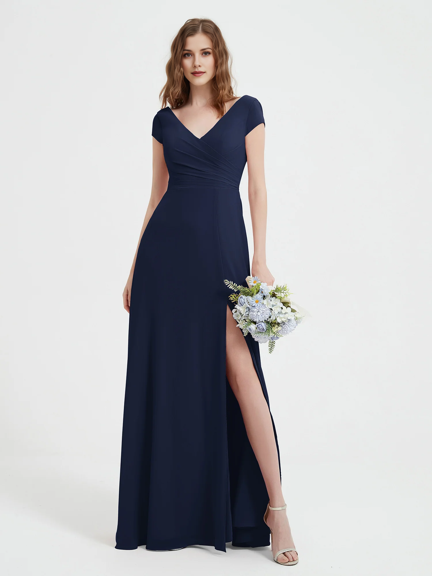 Vestido largo de noche de gasa para damas de honor con cuello en V, manga casquillo, cintura cruzada y abertura alta