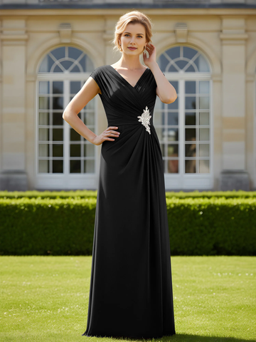 Vestido de dama de honor largo hasta el suelo de raso con cuello desbocado, tirantes finos y espalda cruzada