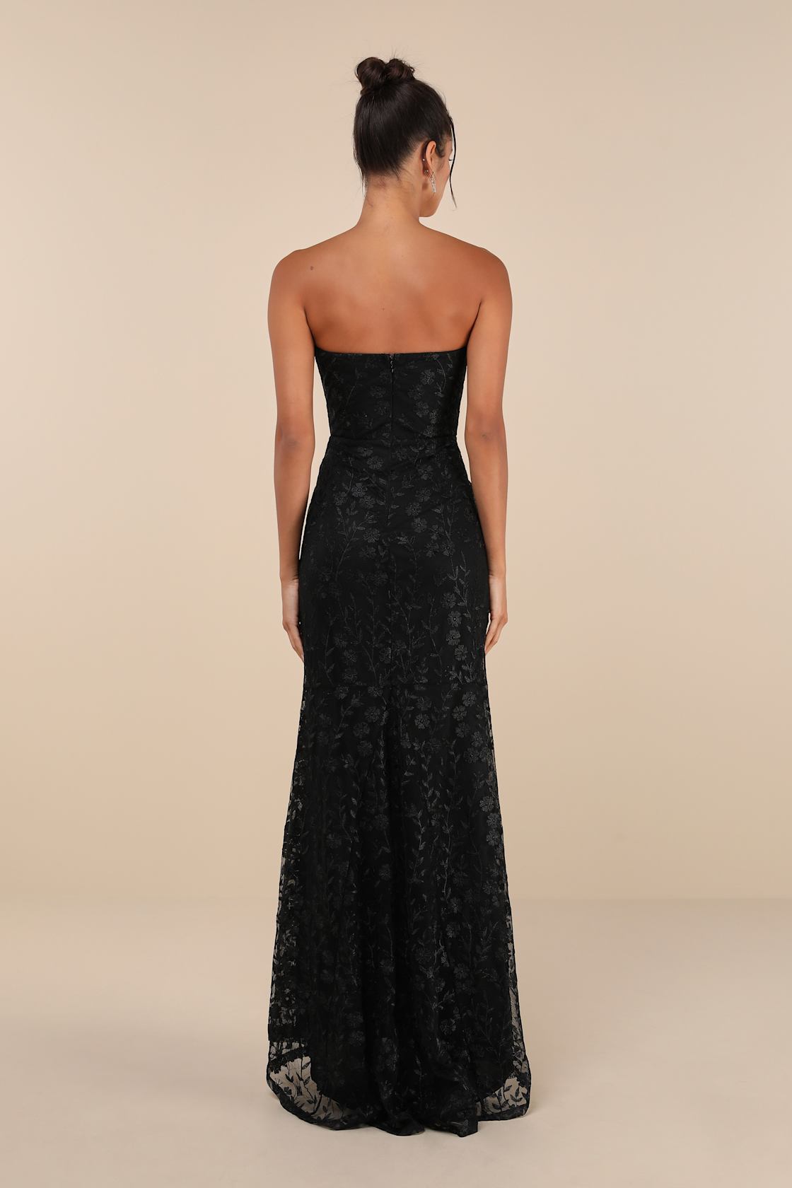 Vestido largo de noche formal sin tirantes con bordado floral, corte trompeta/sirena y abertura alta para fiesta de graduación