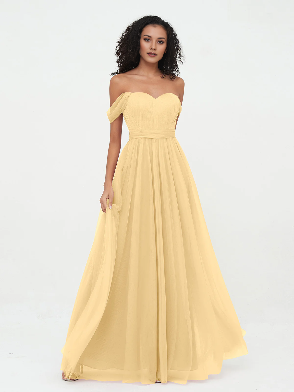 Vestido largo de dama de honor con hombros descubiertos, escote corazón, cintura plisada de tul y lazo en la espalda.