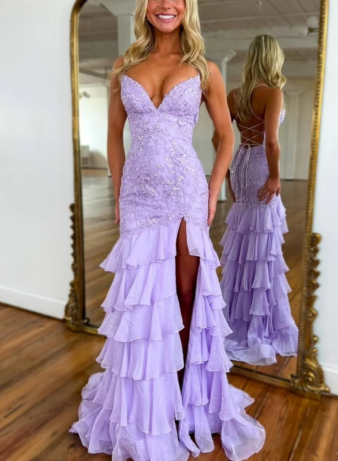 Elegante Vestido de Noche Sirena sin Tirantes con Apliques Florales, Abertura Alta y Volantes por Niveles para Fiesta de Gala/Prom