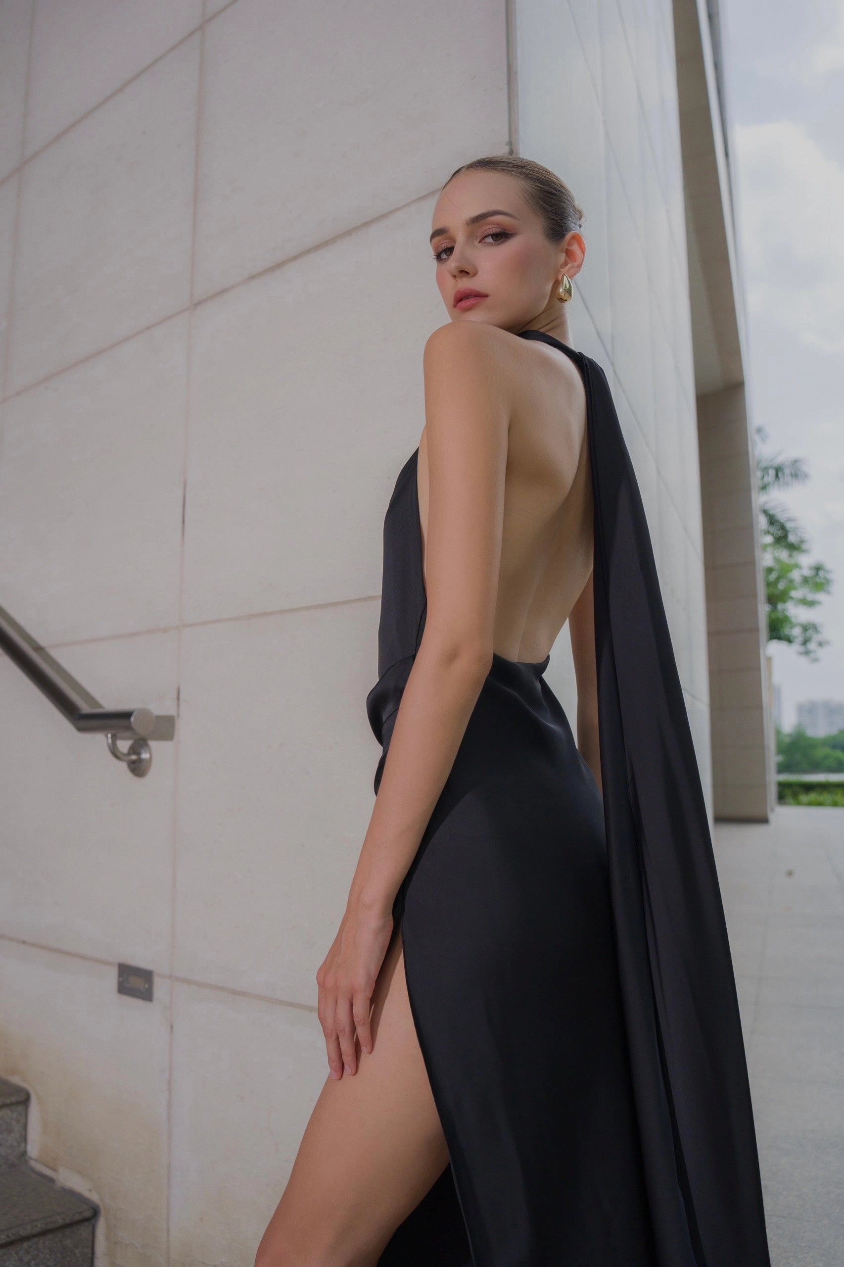 Elegant Sheath Halter Sleeveless Open‑Back Maxi Bridesmaid Dress