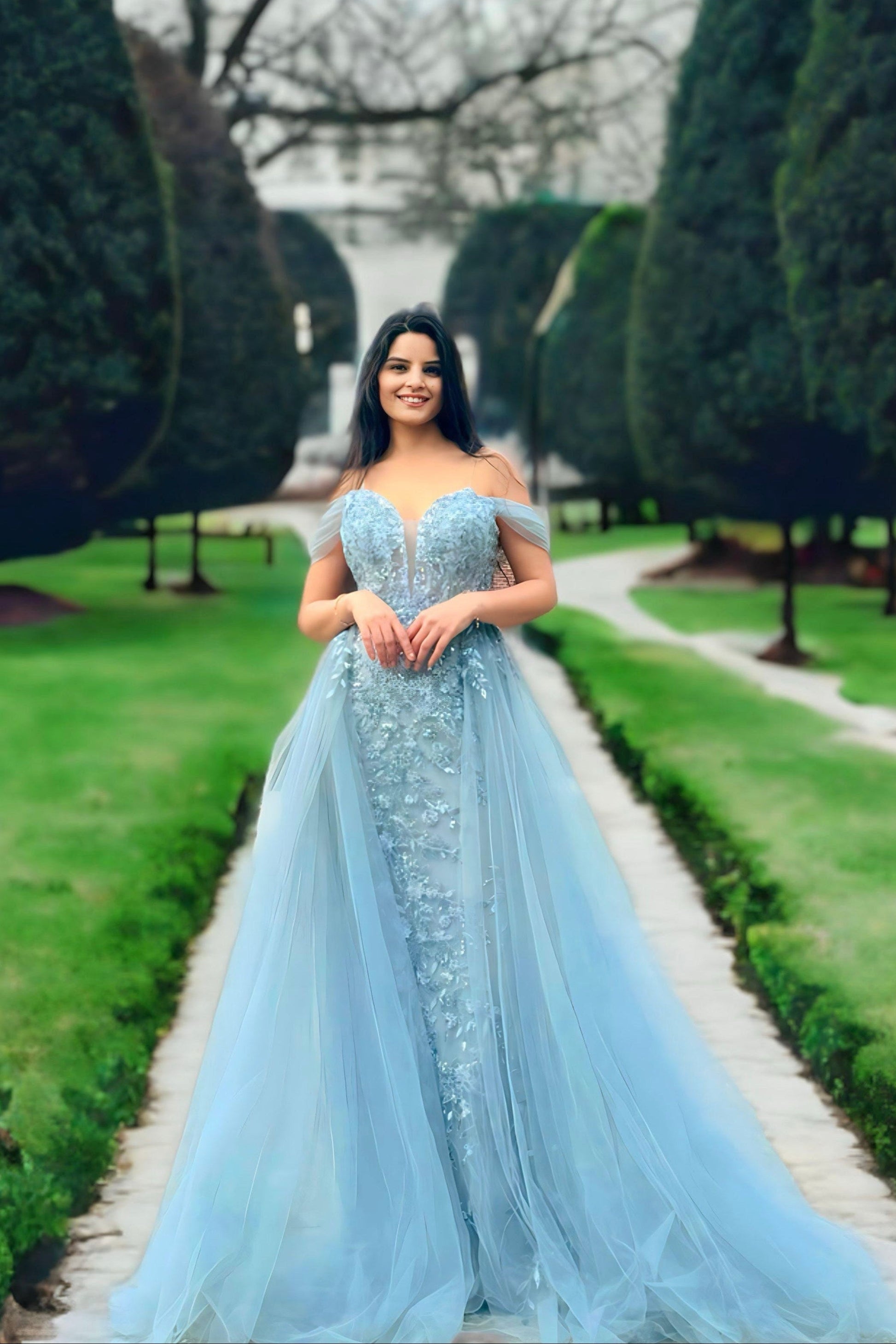 Vestido de noche de tul con silueta A y hombros descubiertos, bordado de encaje floral y corpiño transparente para fiesta de graduación