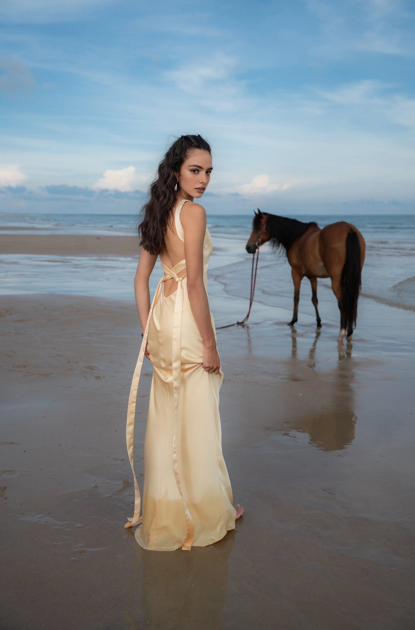 Vedress crisscross lace‑up open‑back satin prom dress back close‑up
