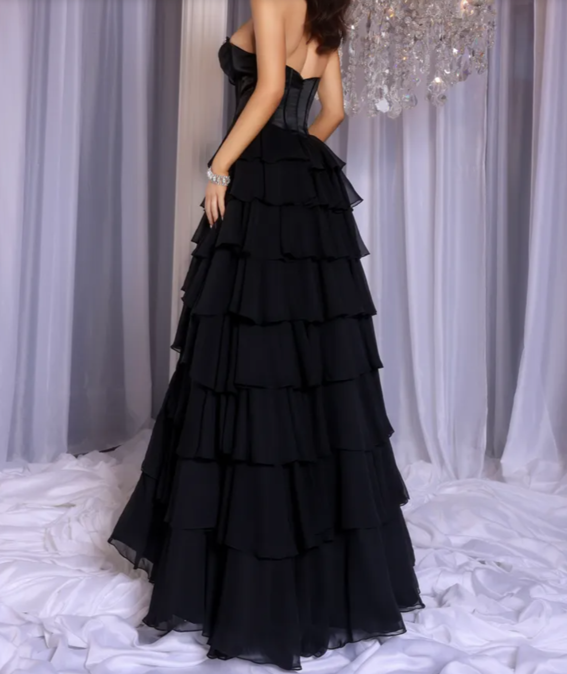 Vestidos largos de fiesta asimétricos con corte de princesa y sin tirantes, con cuentas y capas. Vestidos de noche formales con capas.