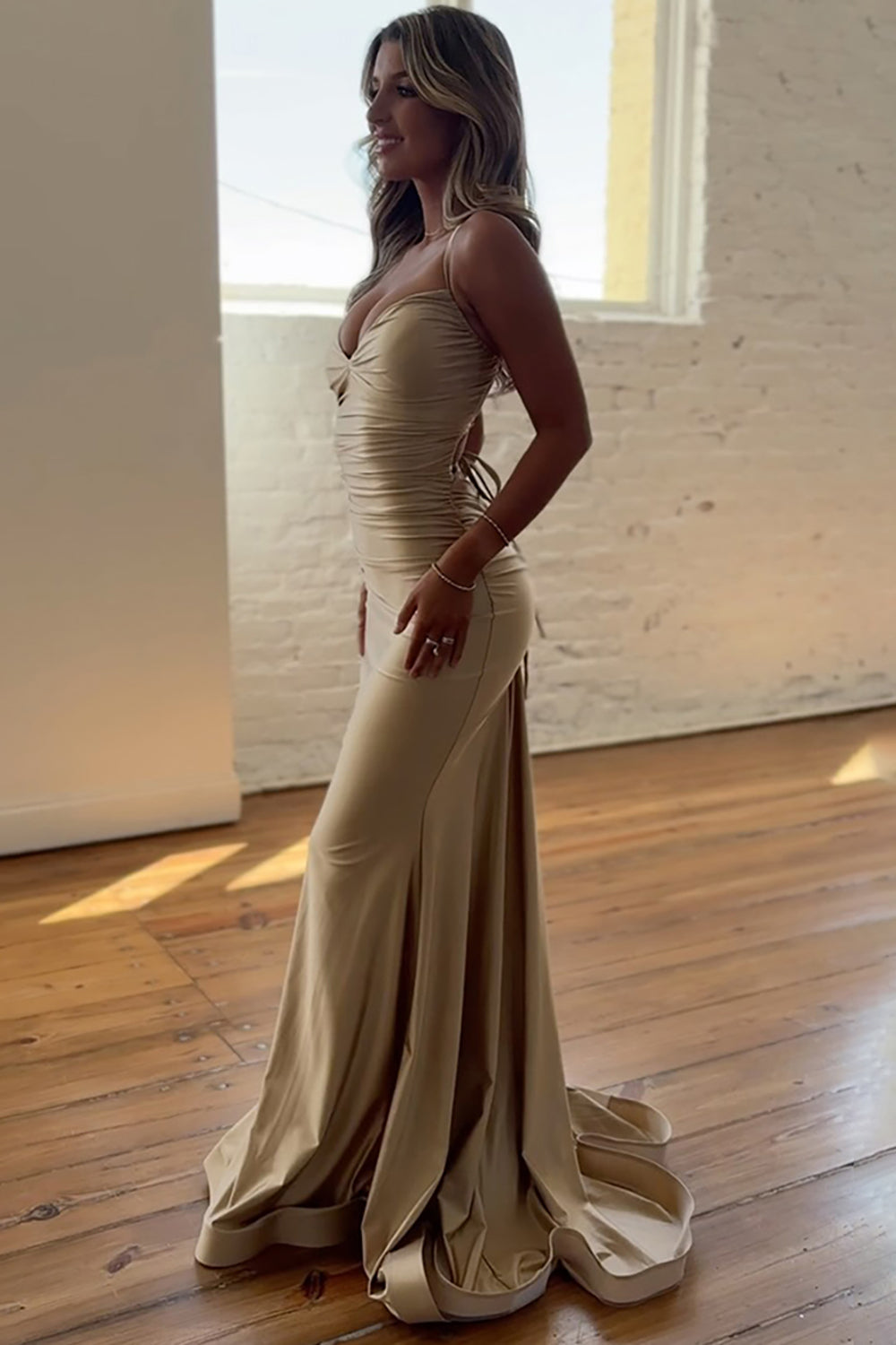 Vestido de noche de sirena sin tirantes con escote en V para mujer con bordado de lentejuelas Vestido largo de satén elegante con tirantes finos para fiesta de graduación