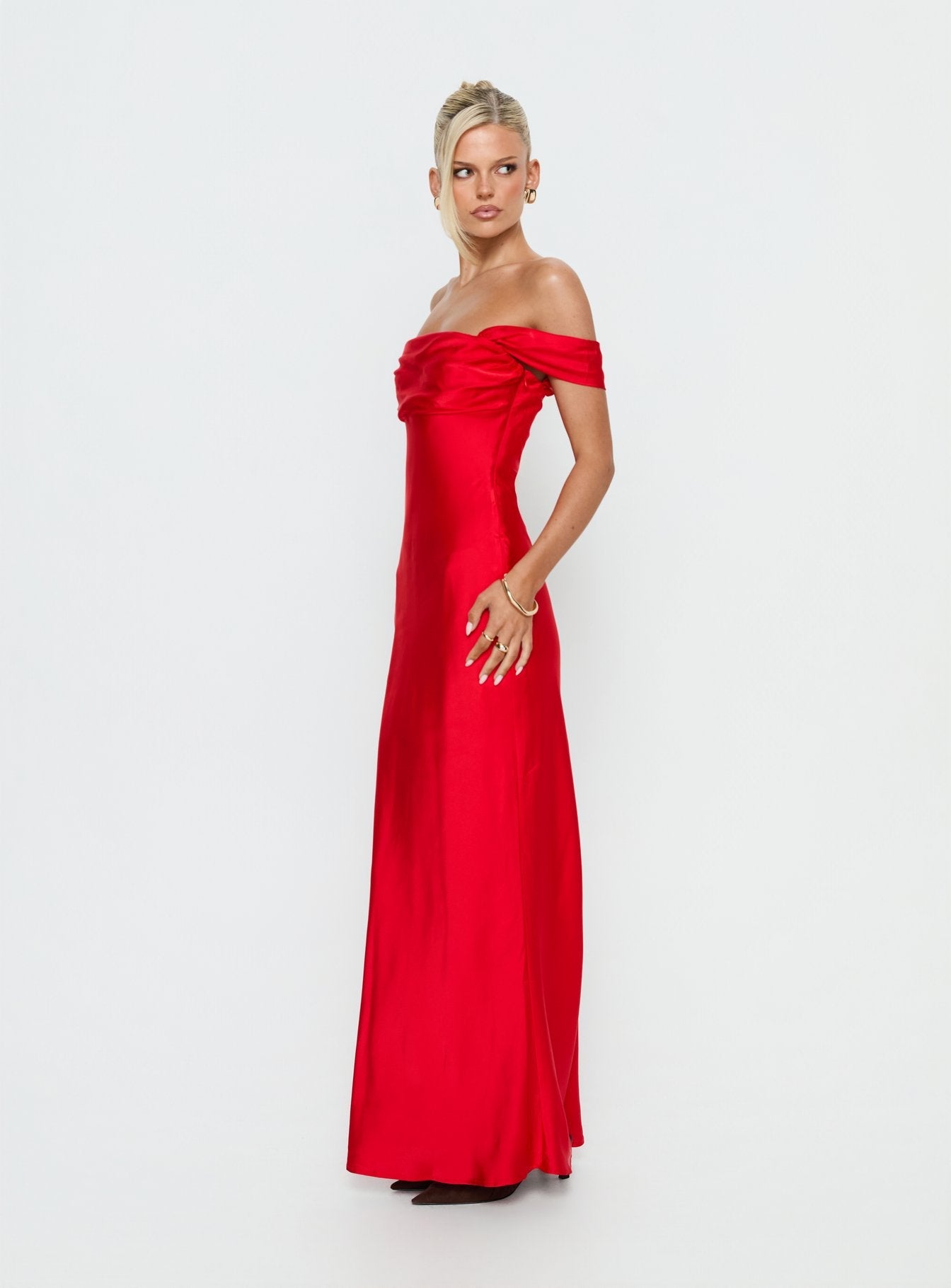 Elegant Red Off Shoulder Satin Maxi Dress – Formal Evening Gown for Weddings, Prom & Special Occasions