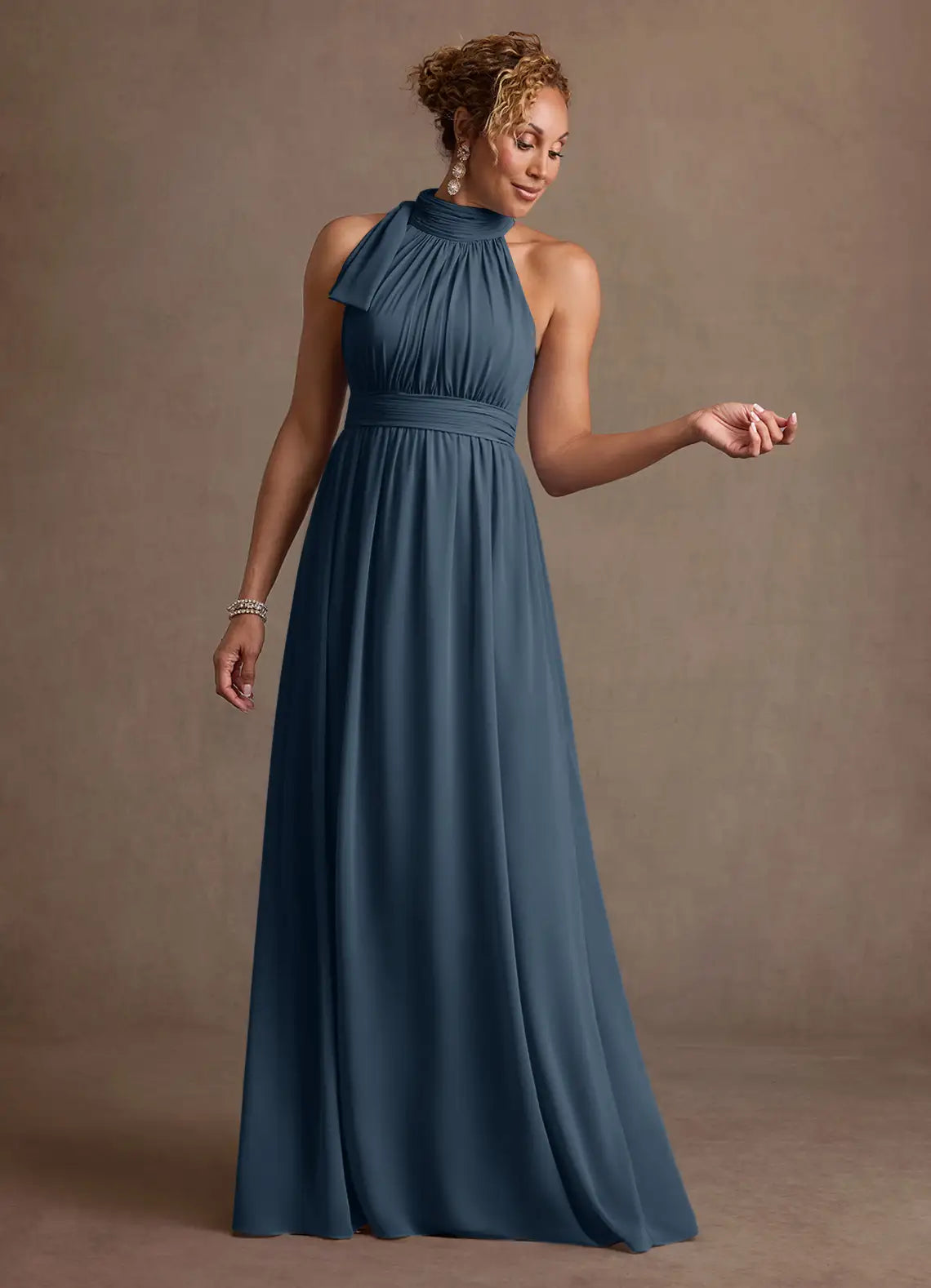 Sophisticated A-line Halter-neck Sleeveless Chiffon Floor-length Ruched-bodice Bow-neck Evening Gown