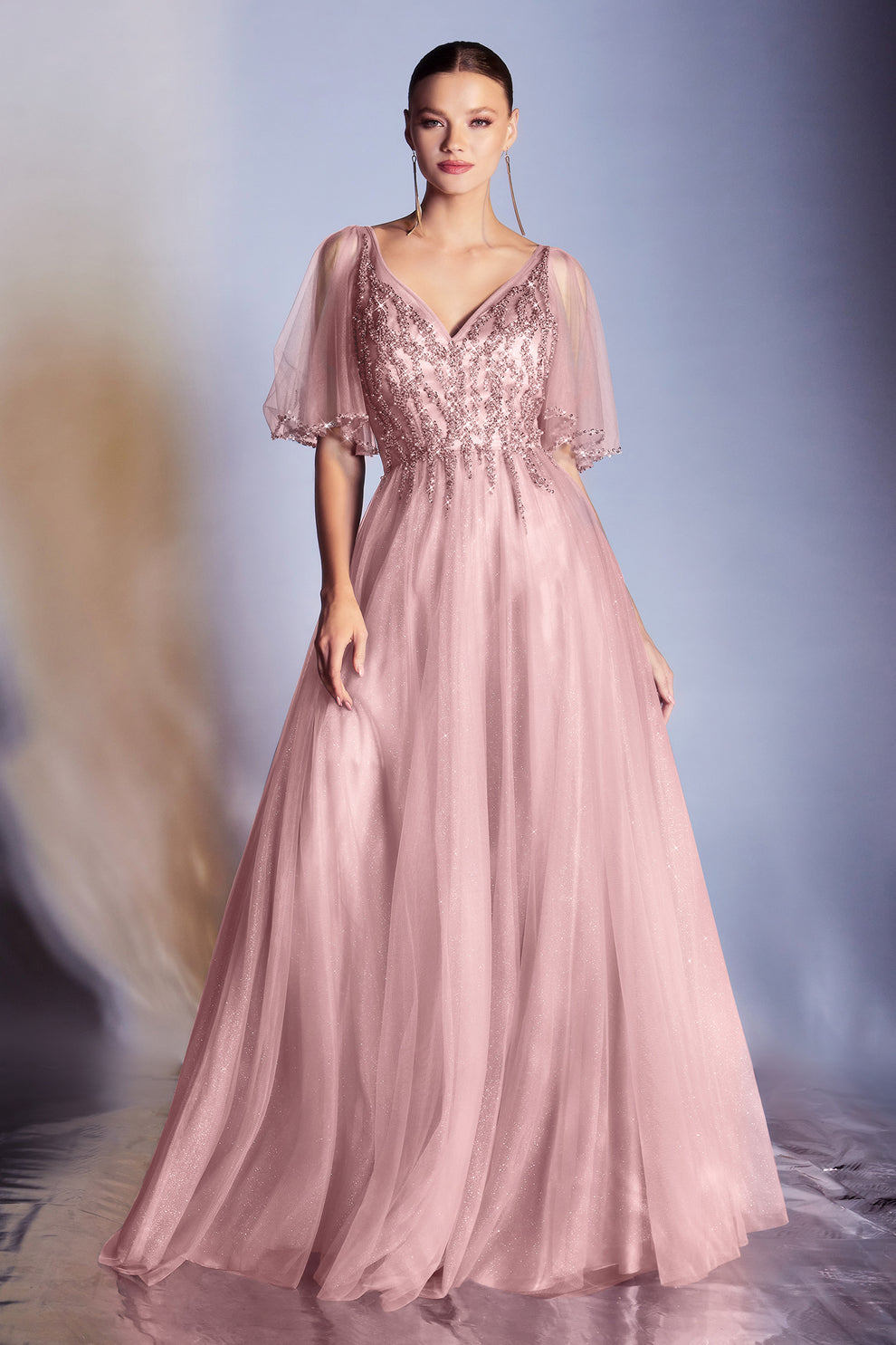 Vestido de noche y fiesta de graduación formal con brillos, tul, corte A, escote en V con cuentas y mangas abullonadas transparentes para invitadas de boda