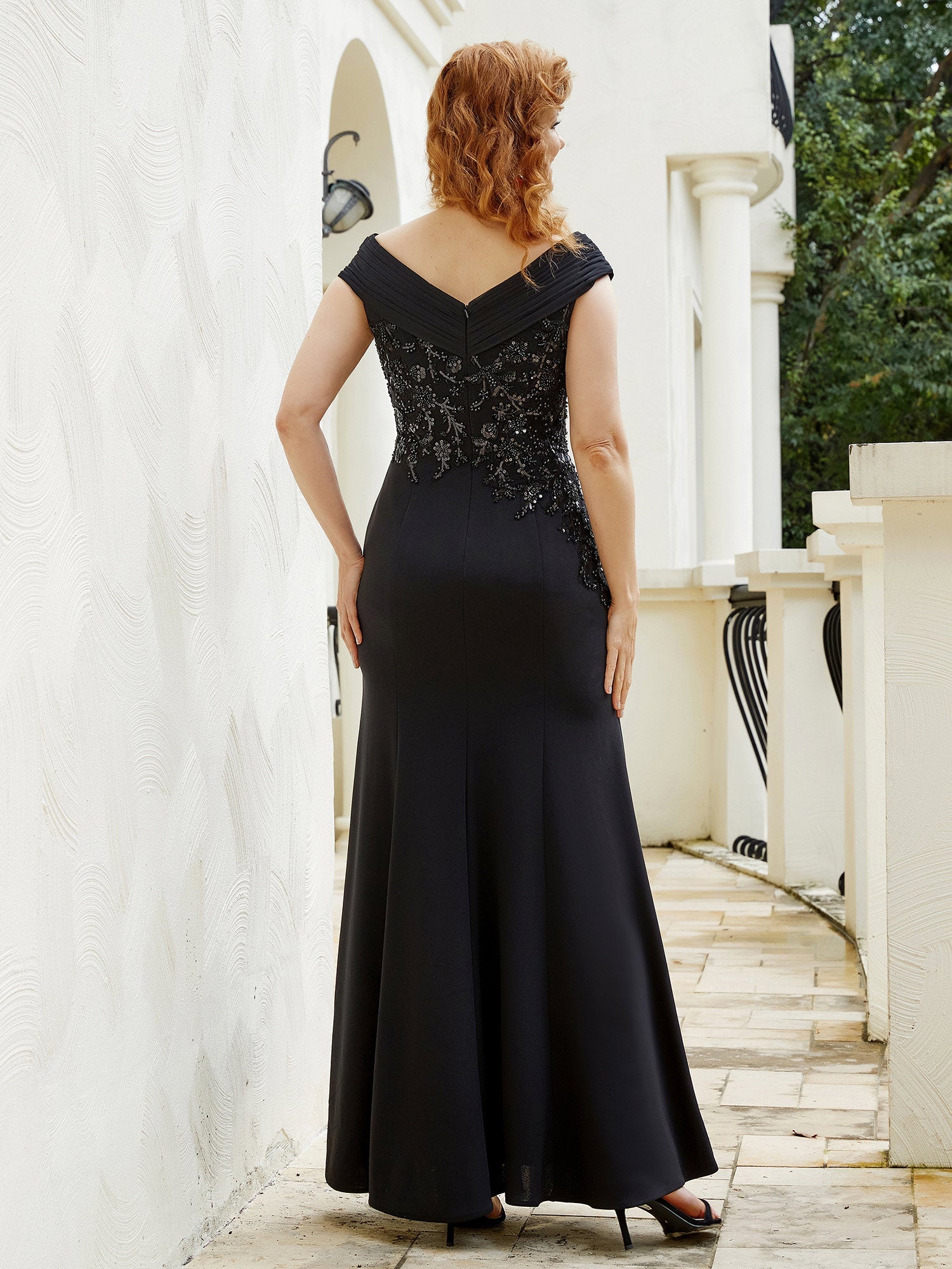 Elegante vestido de noche negro con cuentas y cuello en V, abertura alta, formal, para madrina de boda y galas