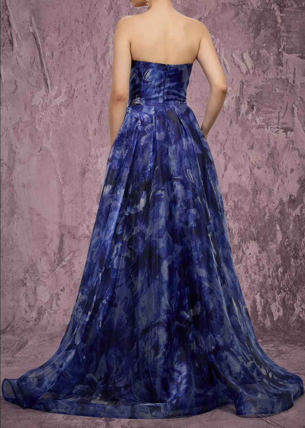 Stunning Ball Gown Strapless Sleeveless Zippered Court Train Evening Dress