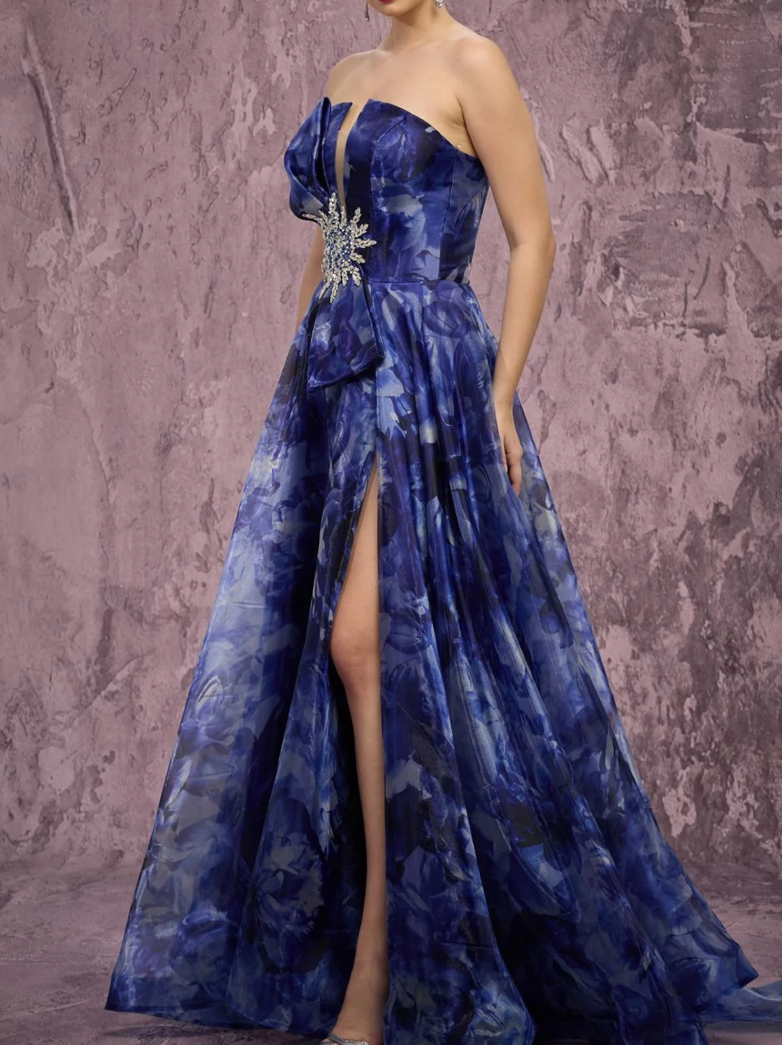 Stunning Ball Gown Strapless Sleeveless Zippered Court Train Evening Dress