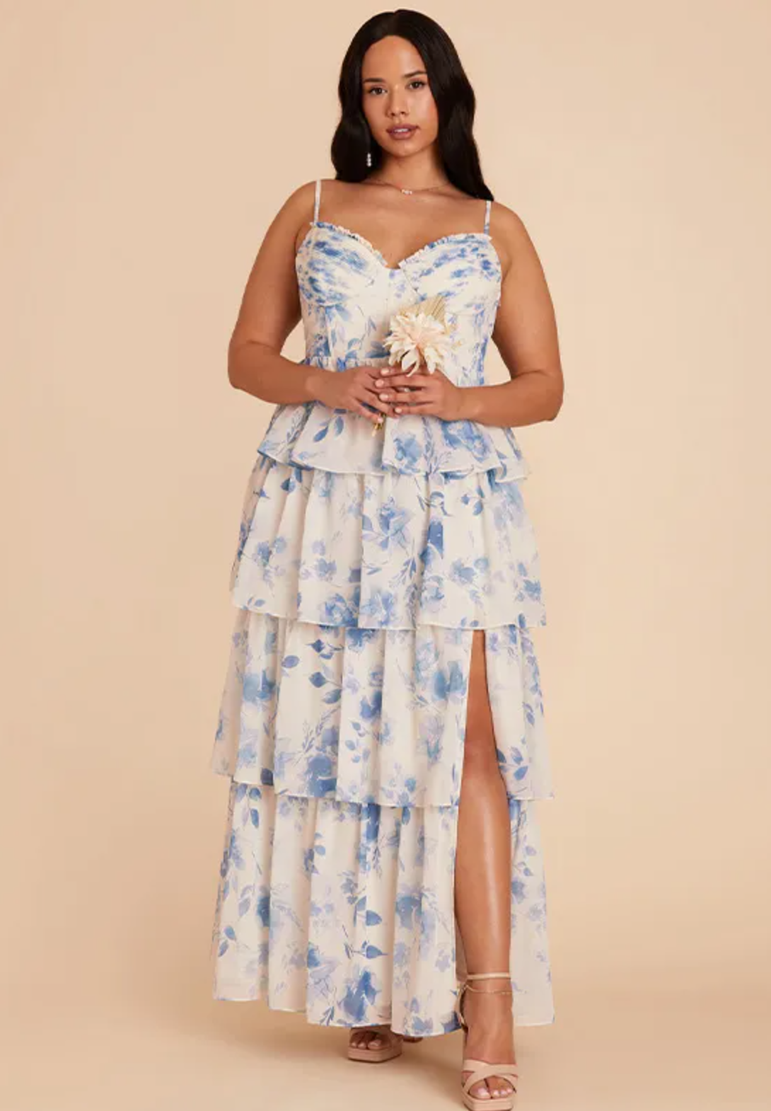 Vestido largo romántico de noche con tirantes finos, escote corazón, espalda abierta y falda escalonada en línea A para el verano
