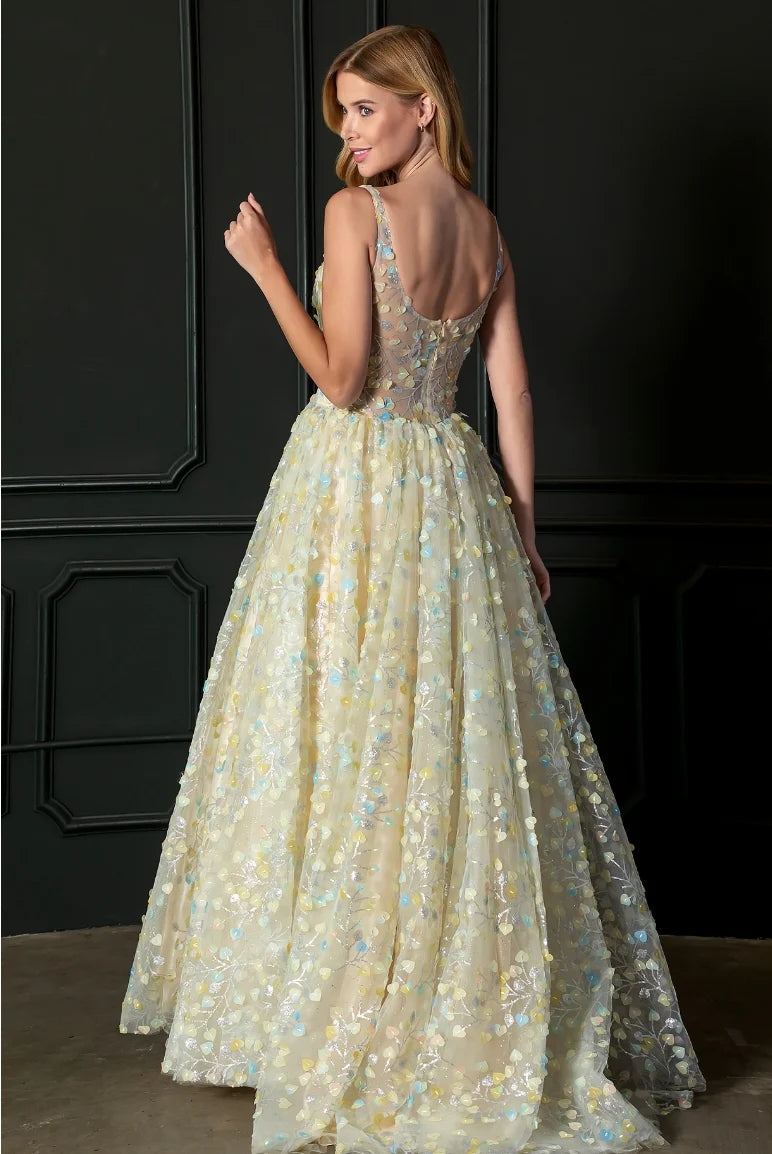 Vestido de fiesta de tul con escote cuadrado, falda en línea A y adornos florales 3D