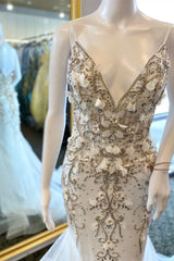 3D Floral Tulle Mermaid V-Neck Spaghetti Strap Prom Gown