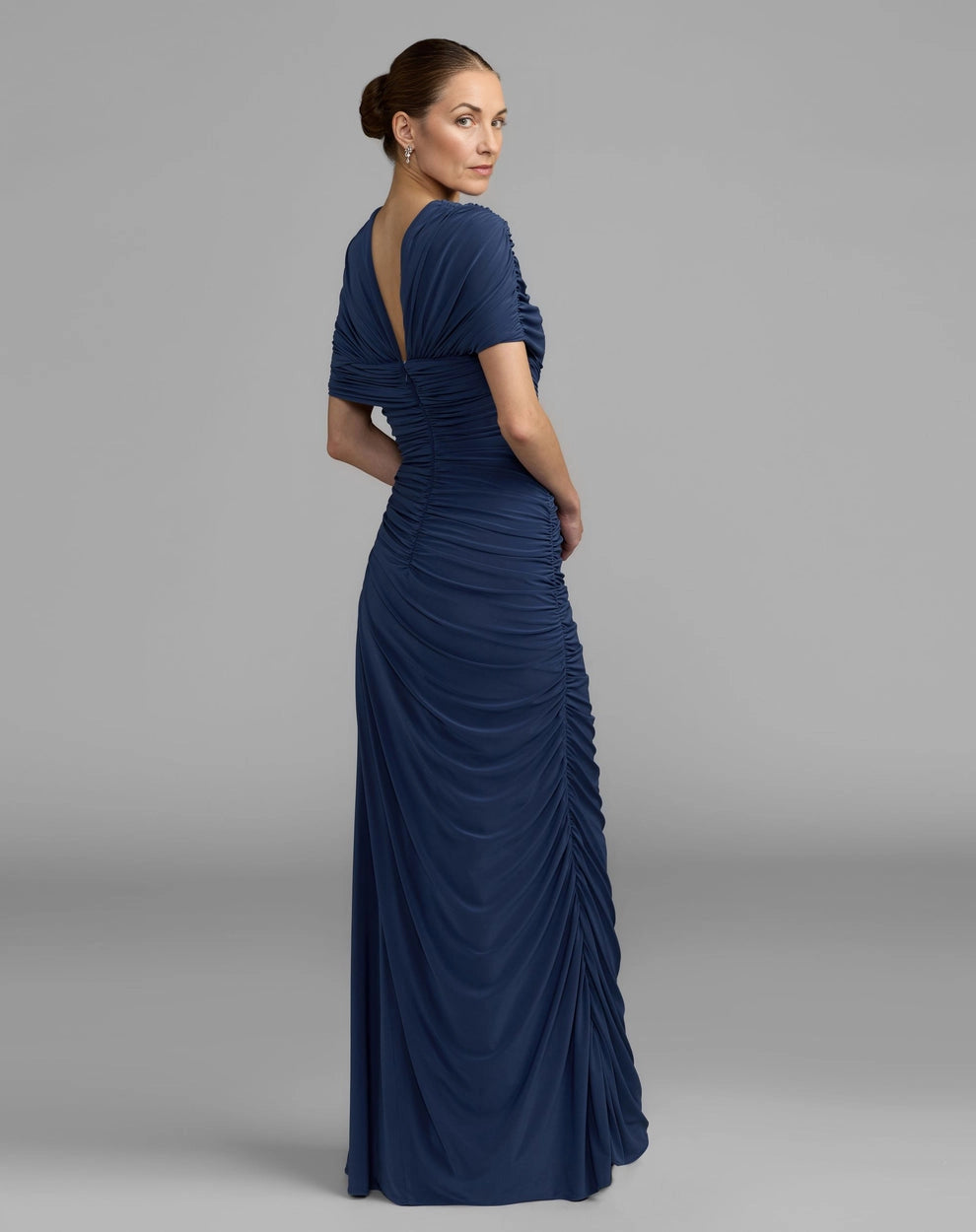 deep v‑back,back zipper,all‑over ruched stretch fabric,floor‑length mermaid