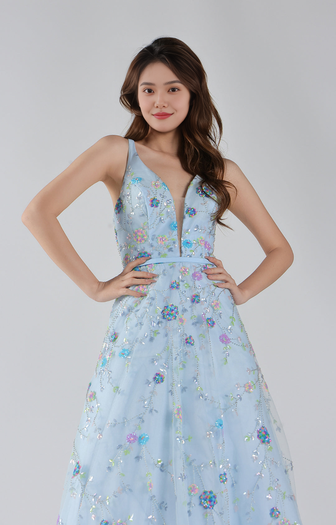 Vestidos de Noche con Cuello en V, Tirantes Finos, Espalda con Cordones, Lentejuelas Florales y Largo hasta el Suelo con Corte en A