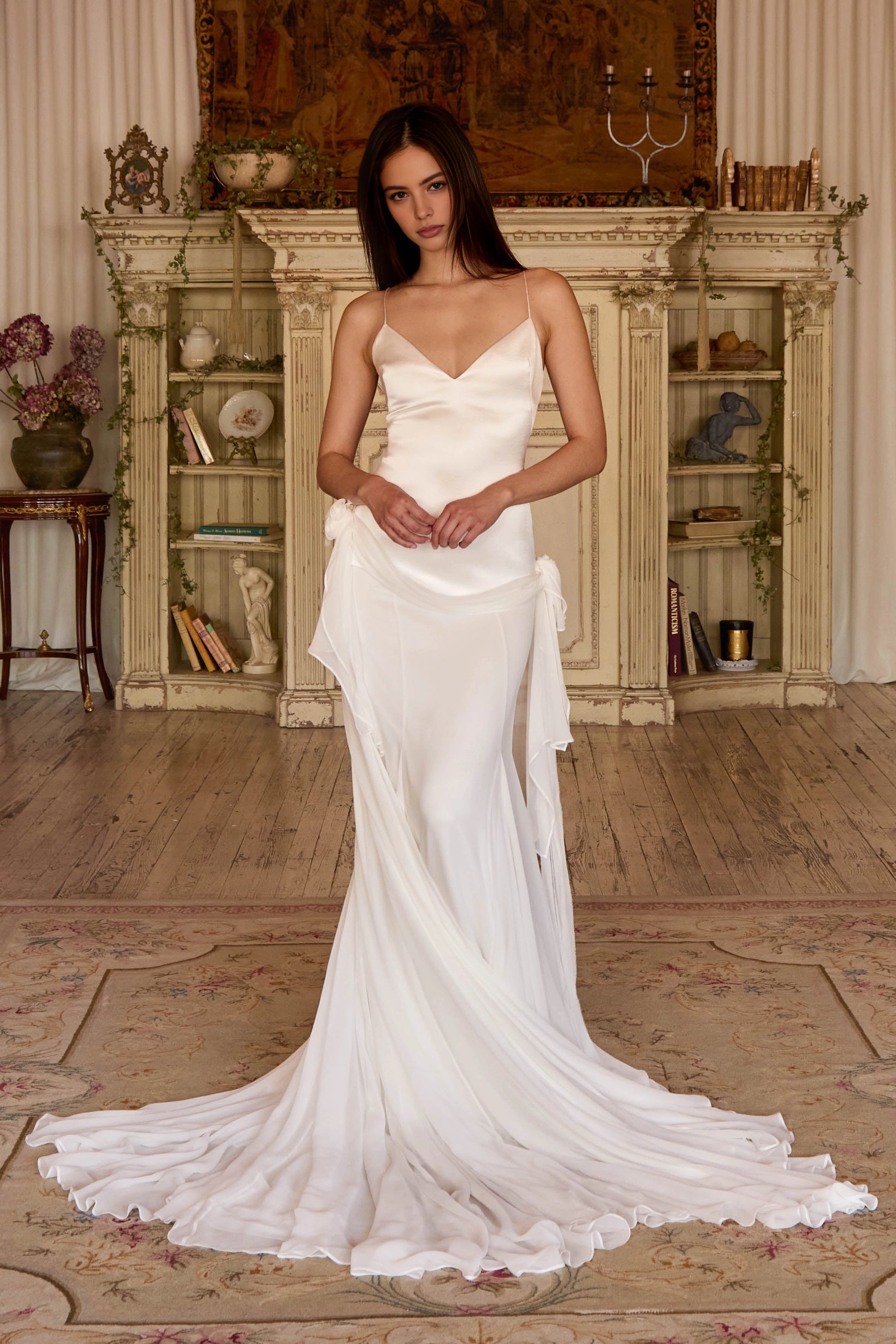 Romantic Mermaid V‑neck Spaghetti‑strap Button‑back Train‑length Prom Dress