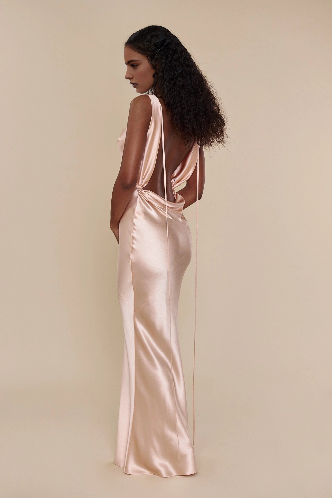 Luxury Sheath Cowl‑neck Sleeveless Low‑back Floor‑length Prom Dress