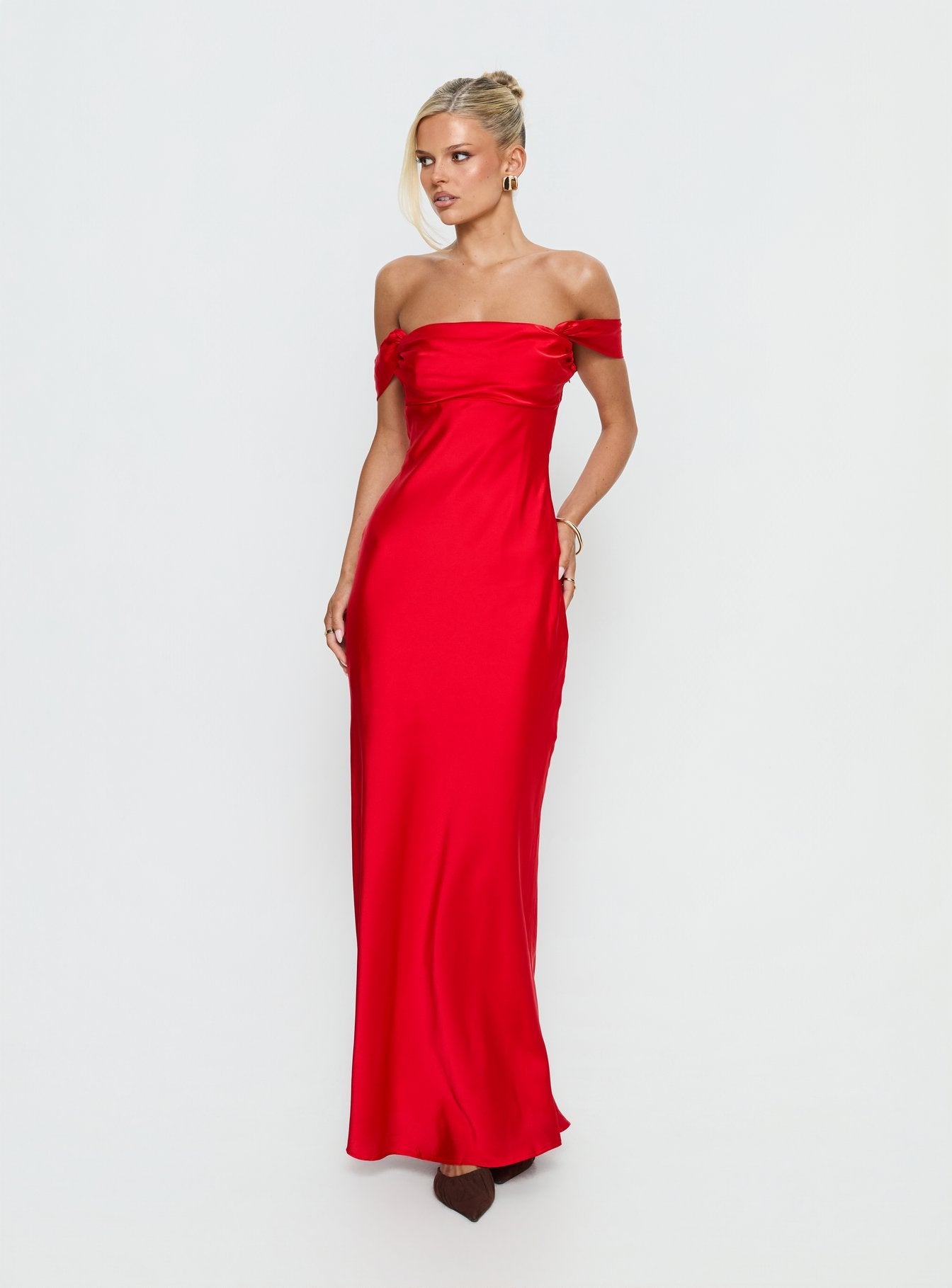 Elegant Red Off Shoulder Satin Maxi Dress – Formal Evening Gown for Weddings, Prom & Special Occasions