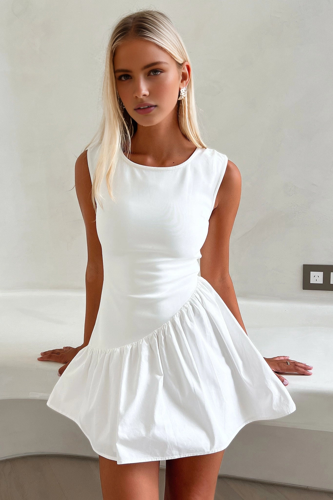 Slim Fit Flared Round Neck Sleeveless Closed Back Mini Homecoming Dress
