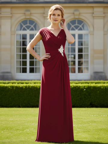 Vestido de dama de honor largo hasta el suelo de raso con cuello desbocado, tirantes finos y espalda cruzada