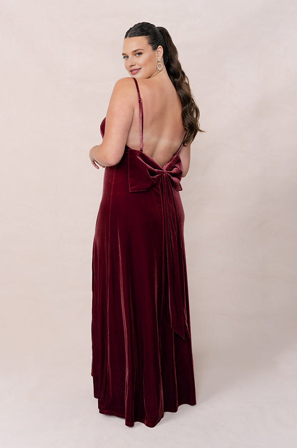 Elegant Sleeveless Velvet Bridesmaid Dress with Statement Bow Scoop Neck Open Back Party Wedding Guest Dresses