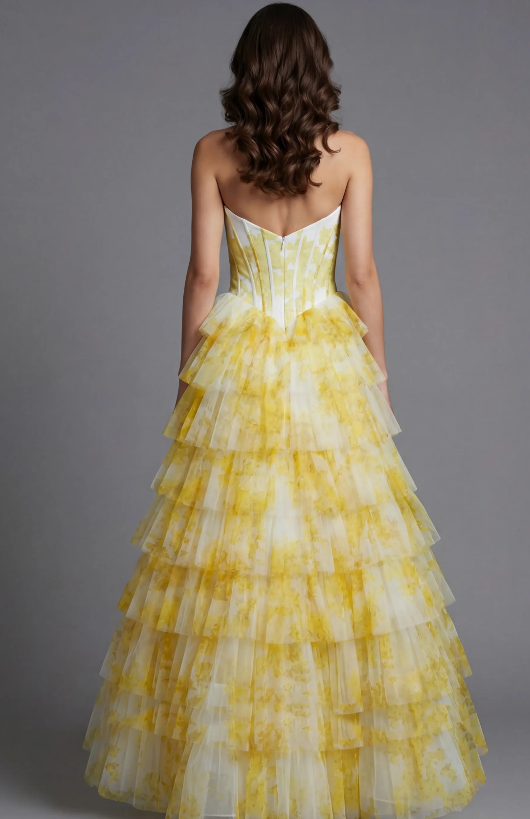 Vestido de fiesta de corte princesa en línea A con volantes, escote corazón, sin tirantes, espalda con cremallera y hasta el suelo