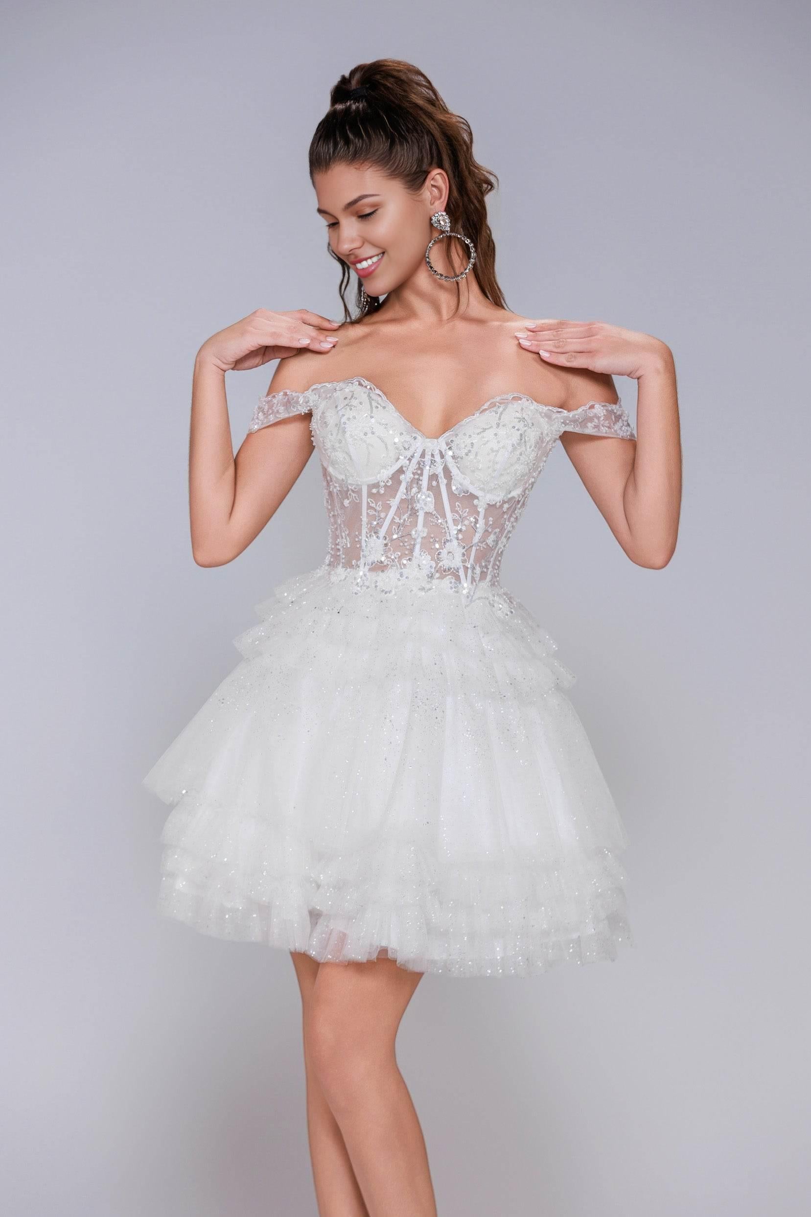 Luxe A-Line Sweetheart Off-Shoulder Tulle Appliqué Homecoming Dress