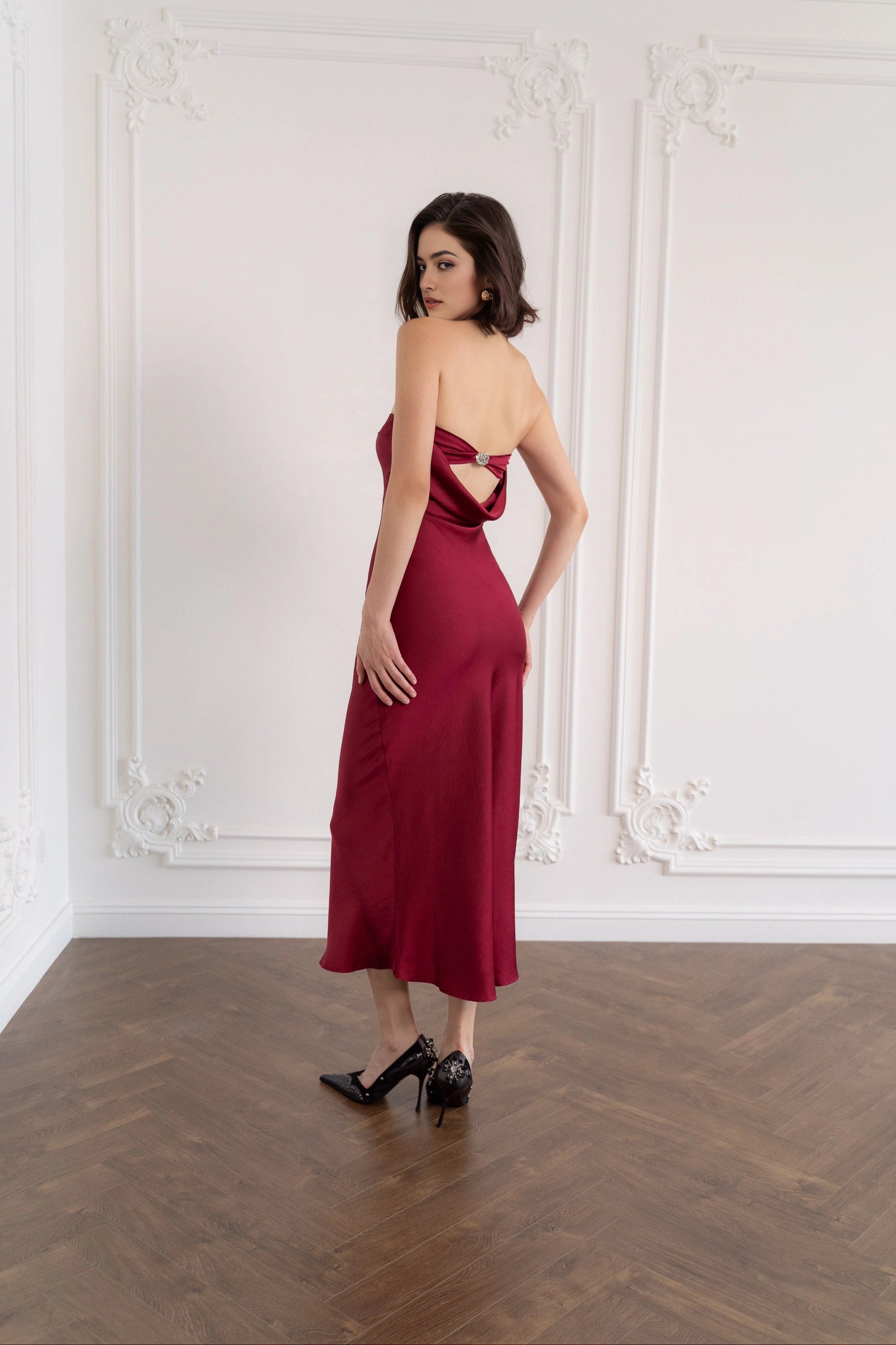Stunning Sheath Strapless Sleeveless Cowl‑Back Floor‑Length Bridesmaid Dress