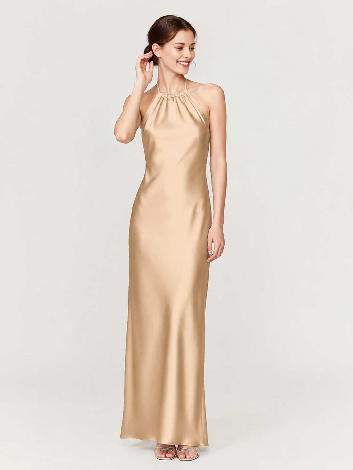 Vestido largo de dama de honor con hombros descubiertos, escote corazón, cintura plisada de tul y lazo en la espalda.