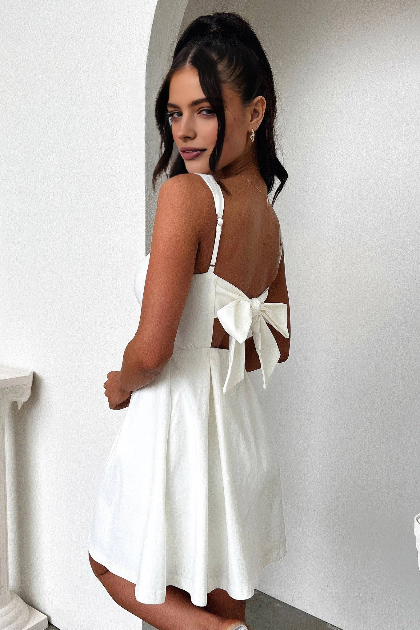 White A-Line Square Neck Sleeveless Bow Back Mini Homecoming Dress