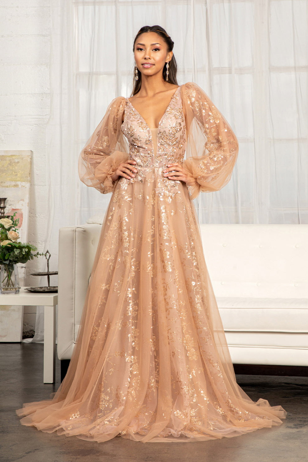 Vestido de gala de tul brillante de lujo corte A, mangas largas transparentes abullonadas, cuello en V, bordado floral, ideal para noche de gala y recepción de boda