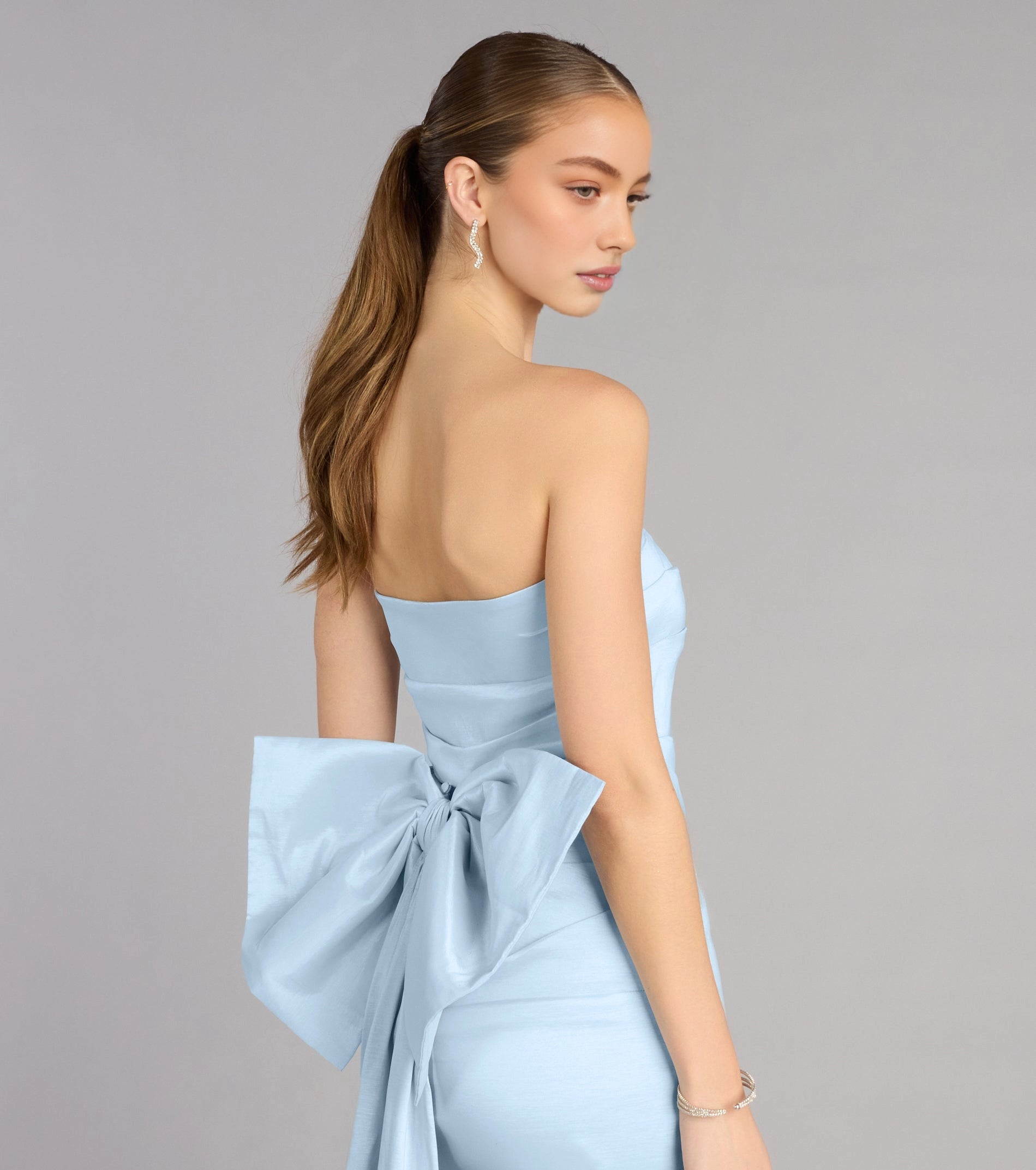 Elegant Bodycon Strapless Sleeveless Bow Back Mini Train Homecoming Dress
