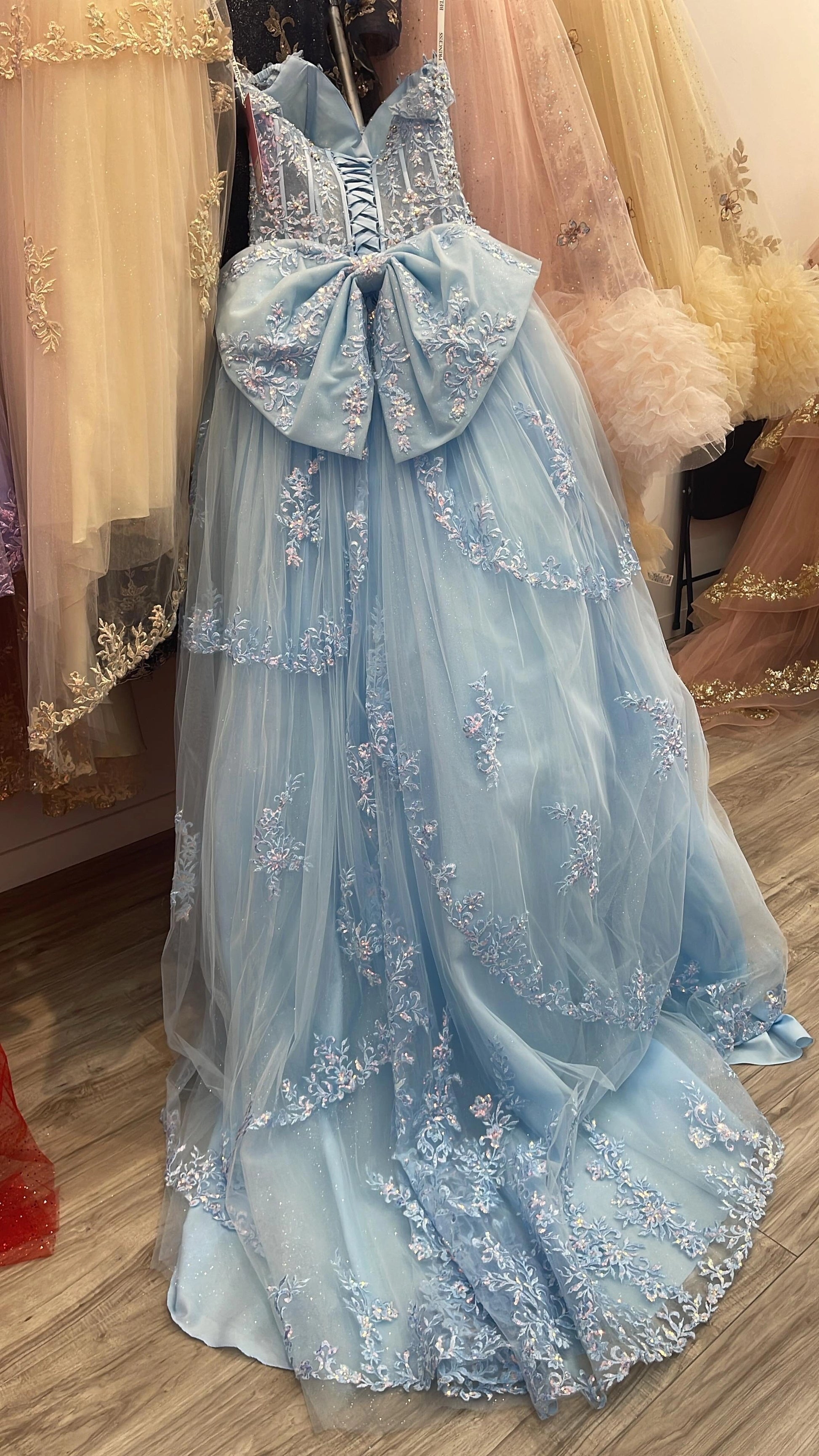 Elegant Ball Gown Sweetheart Off‑Shoulder Corset Back Court Train Quinceanera Dress